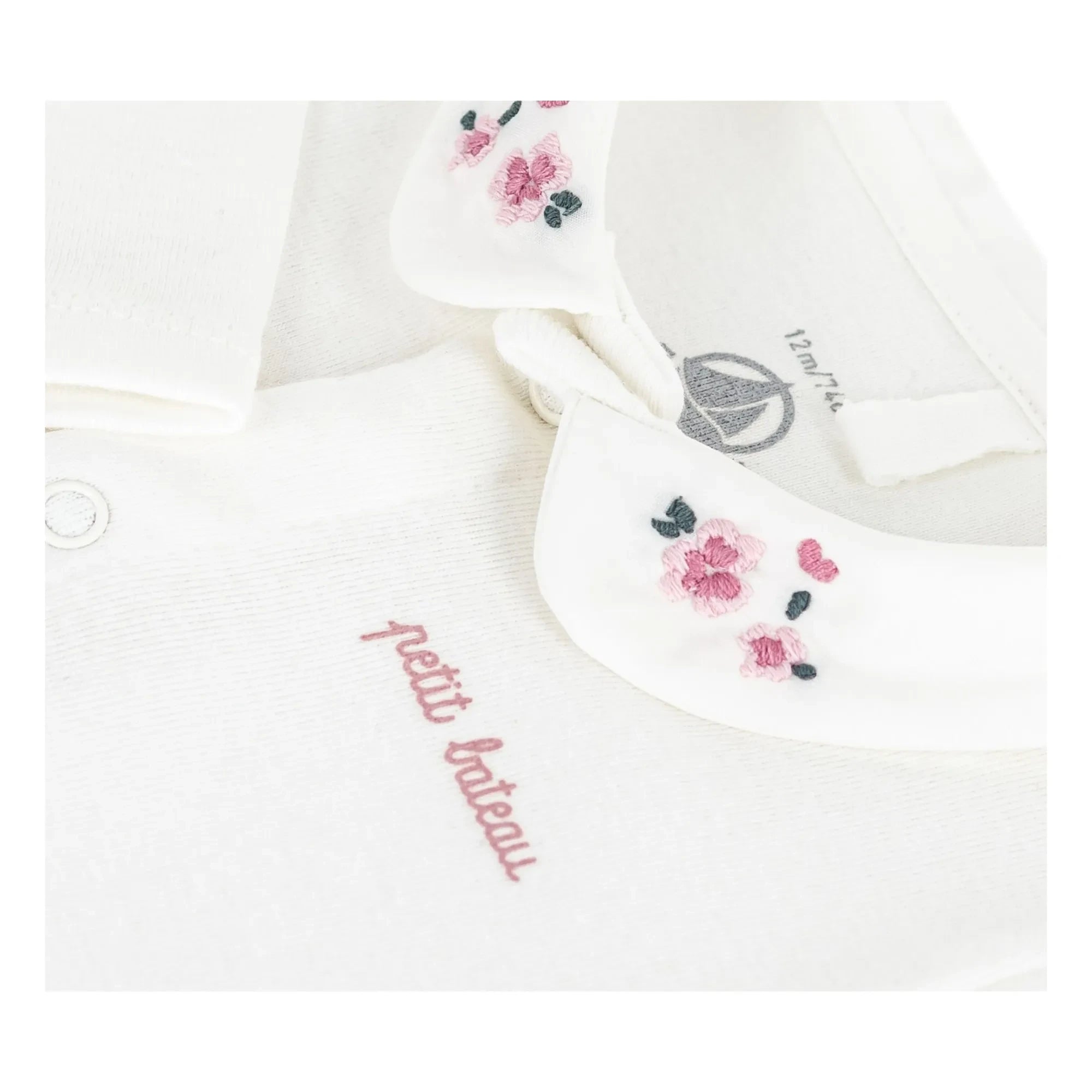 Petit Bateau - Bio-Baumwoll-Body mit Blumenstickerei am Kragen | Weiß