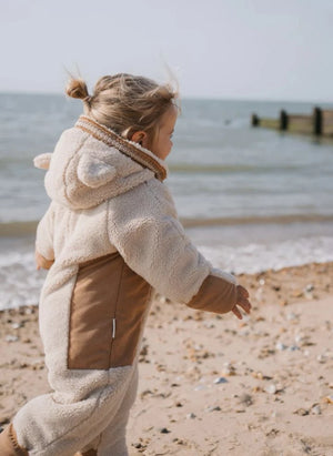 Töastie - Aus recycelten Fasern hergestellte Cloud Sherpa wasserdichte Jacke | Sand