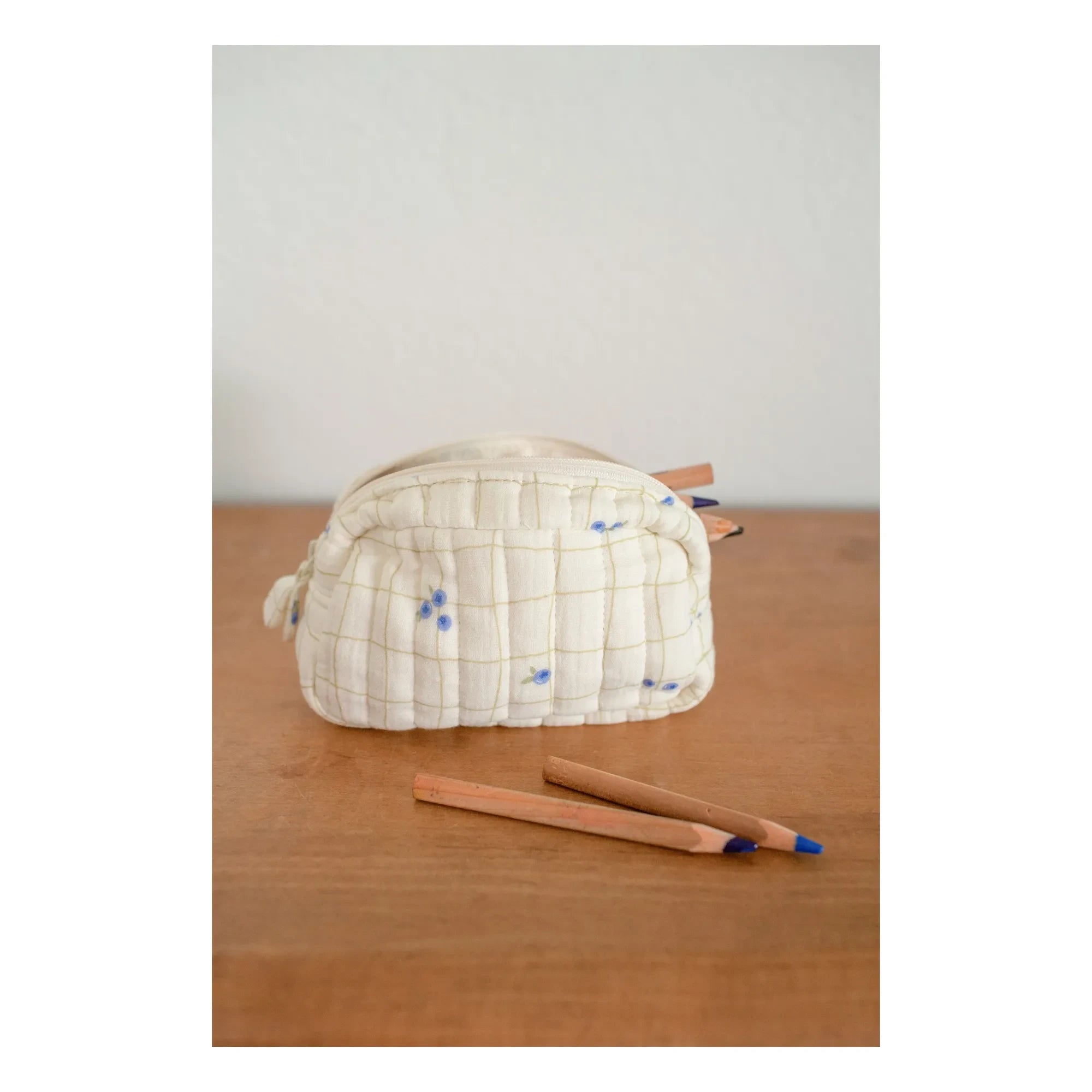 Soft Spot - Kosmetiktasche mit Blaubeeren aus Bio-Baumwolle