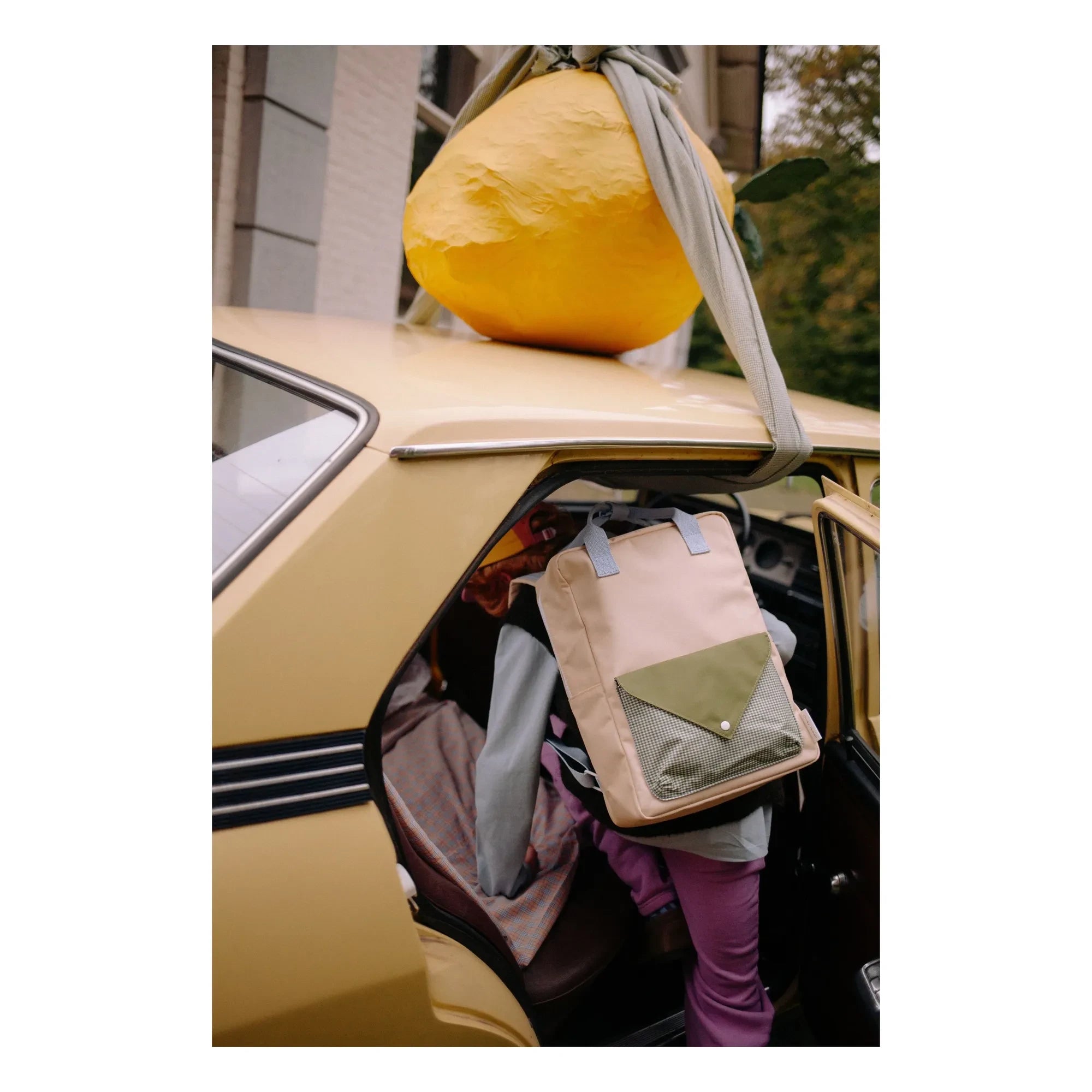Sticky Lemon - Großer Umschlagrucksack | Beige