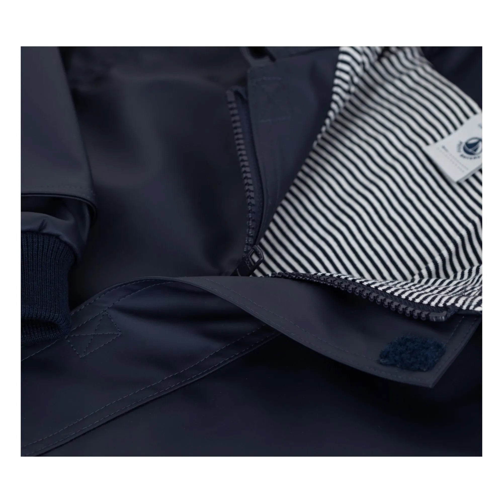 Petit Bateau - Ciré Iconique Recycelter Ölzeugstoff | Marineblau