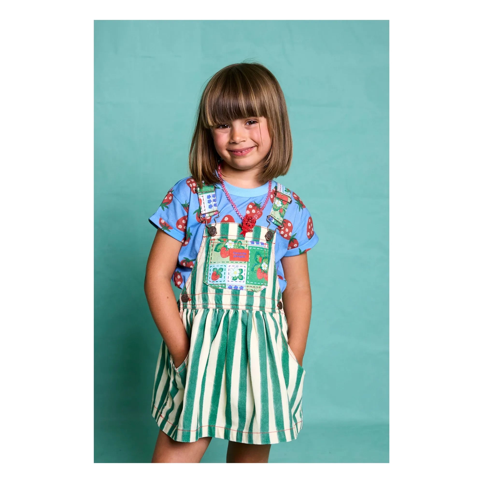 Favorite People - Gestreifter Erdbeer-Latzkleid | Grün
