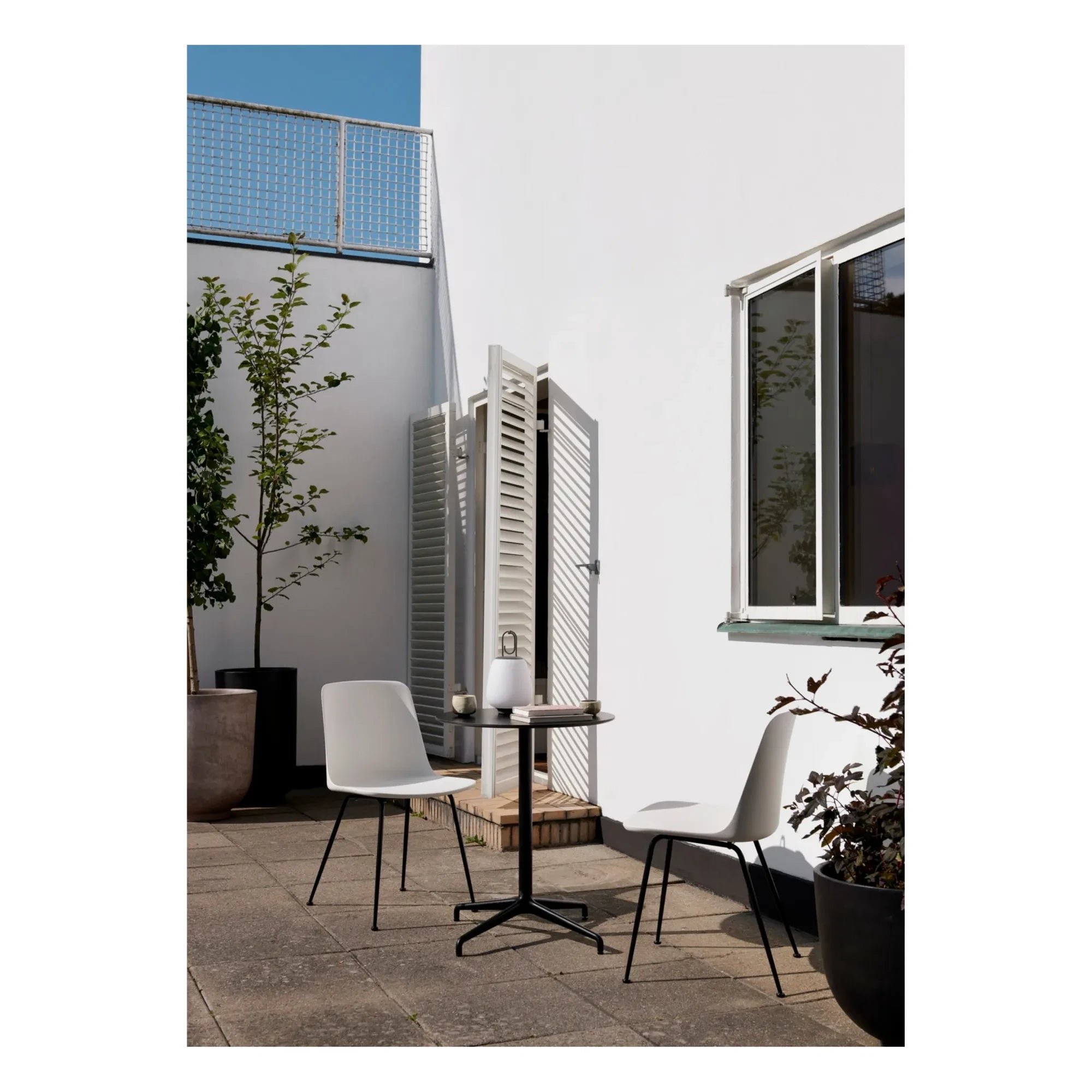 & Tradition - Rely ATD5 Runder Outdoor-Tisch | Schwarz