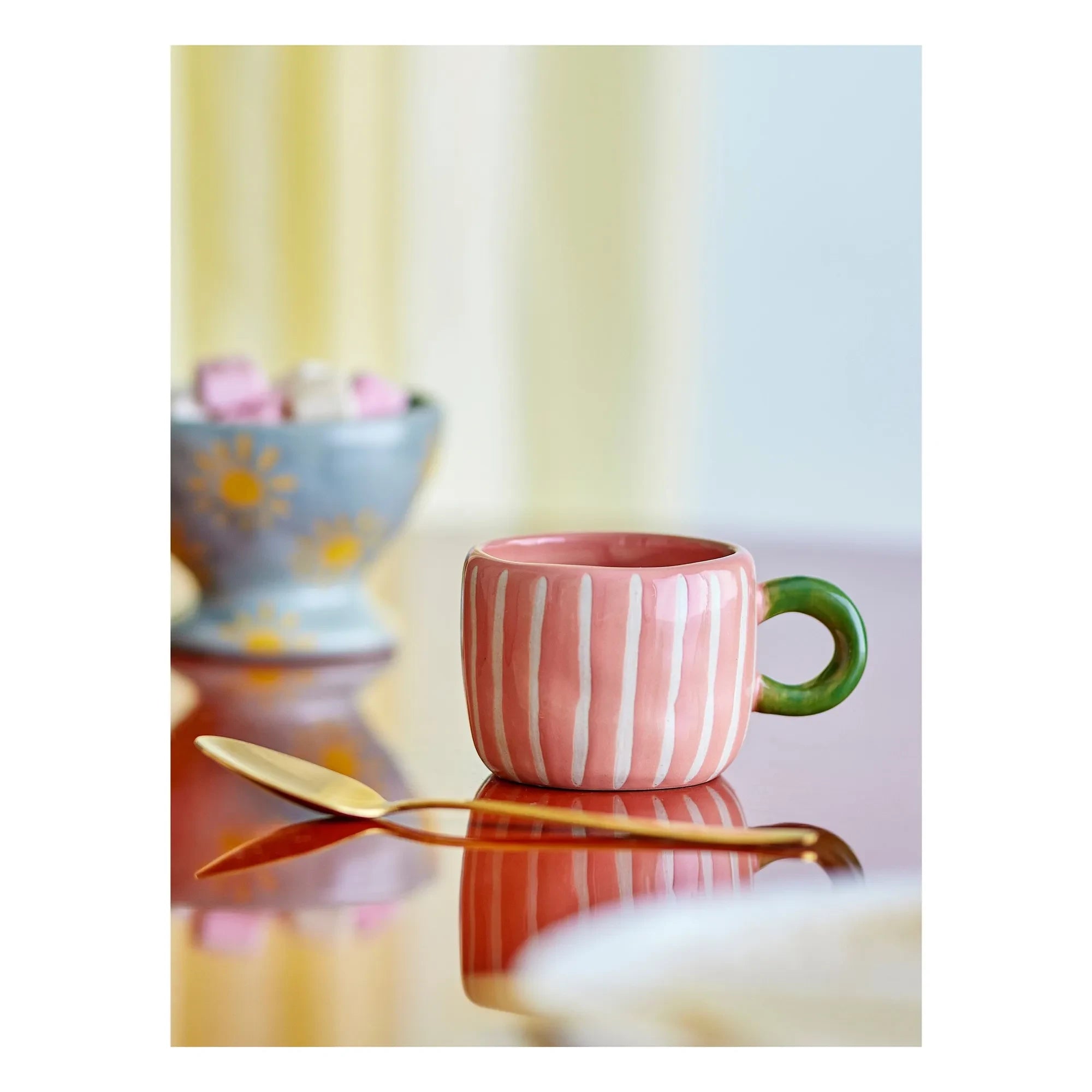 Bloomingville - Nini gestreifte Steinzeug-Tasse | Rosa
