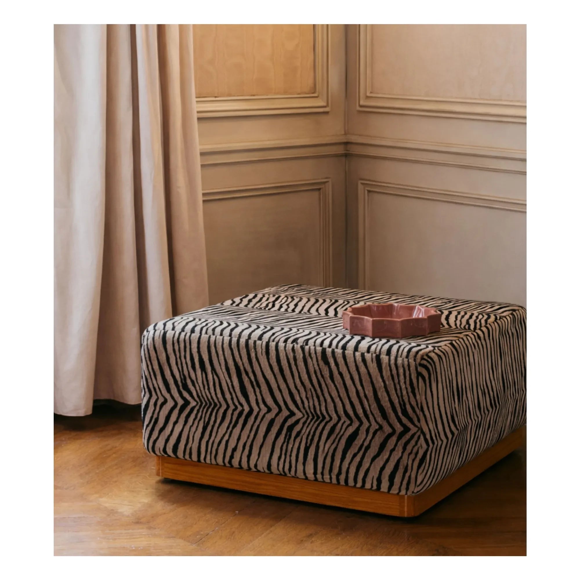 The Socialite Family - Rotondo Samtkissen mit Leopardenmuster | Tiger