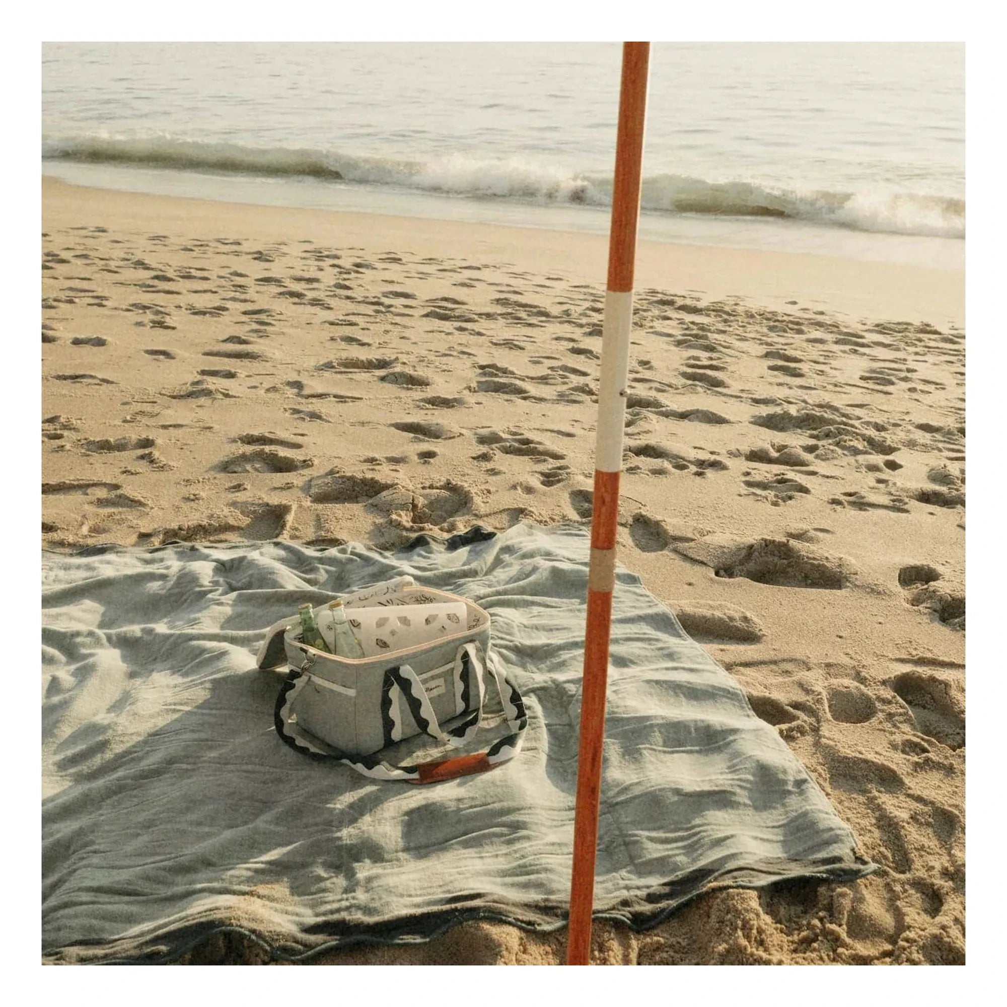 Business & Pleasure Co. - Lochstruktur Strandtuch | Grün