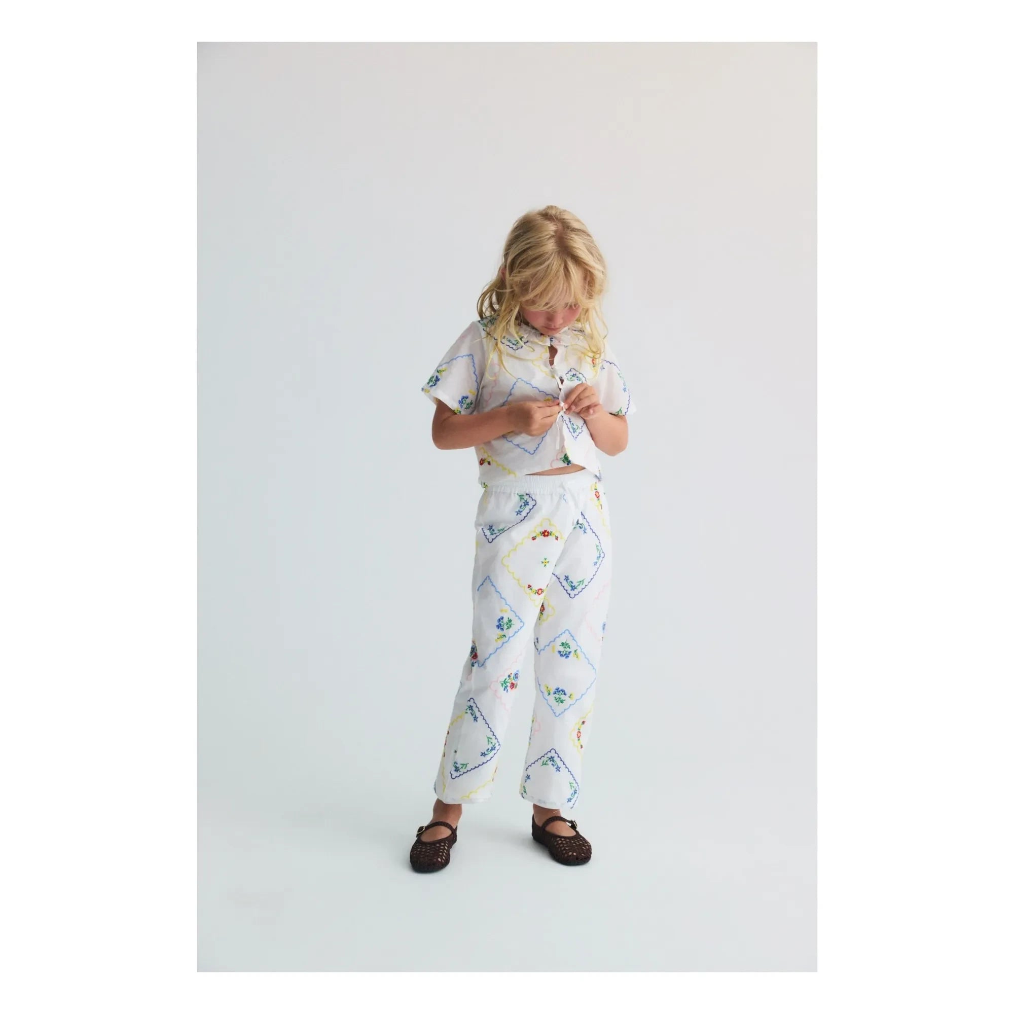 the new society - Bluse mit Blumen-Hyazinthen-Stickerei zum Binden | Weiß