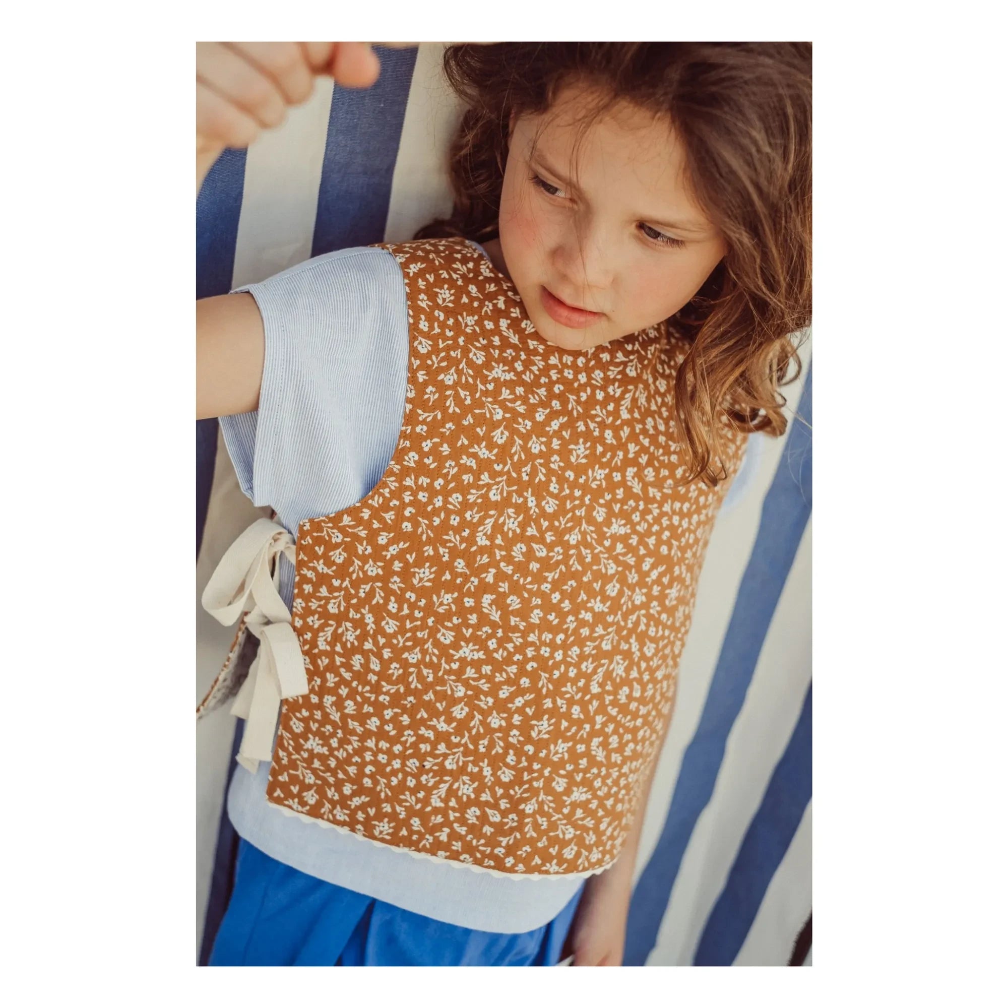 THE LiTTLE POETS - Louise Bio-Baumwolle Wendeweste | Karamell