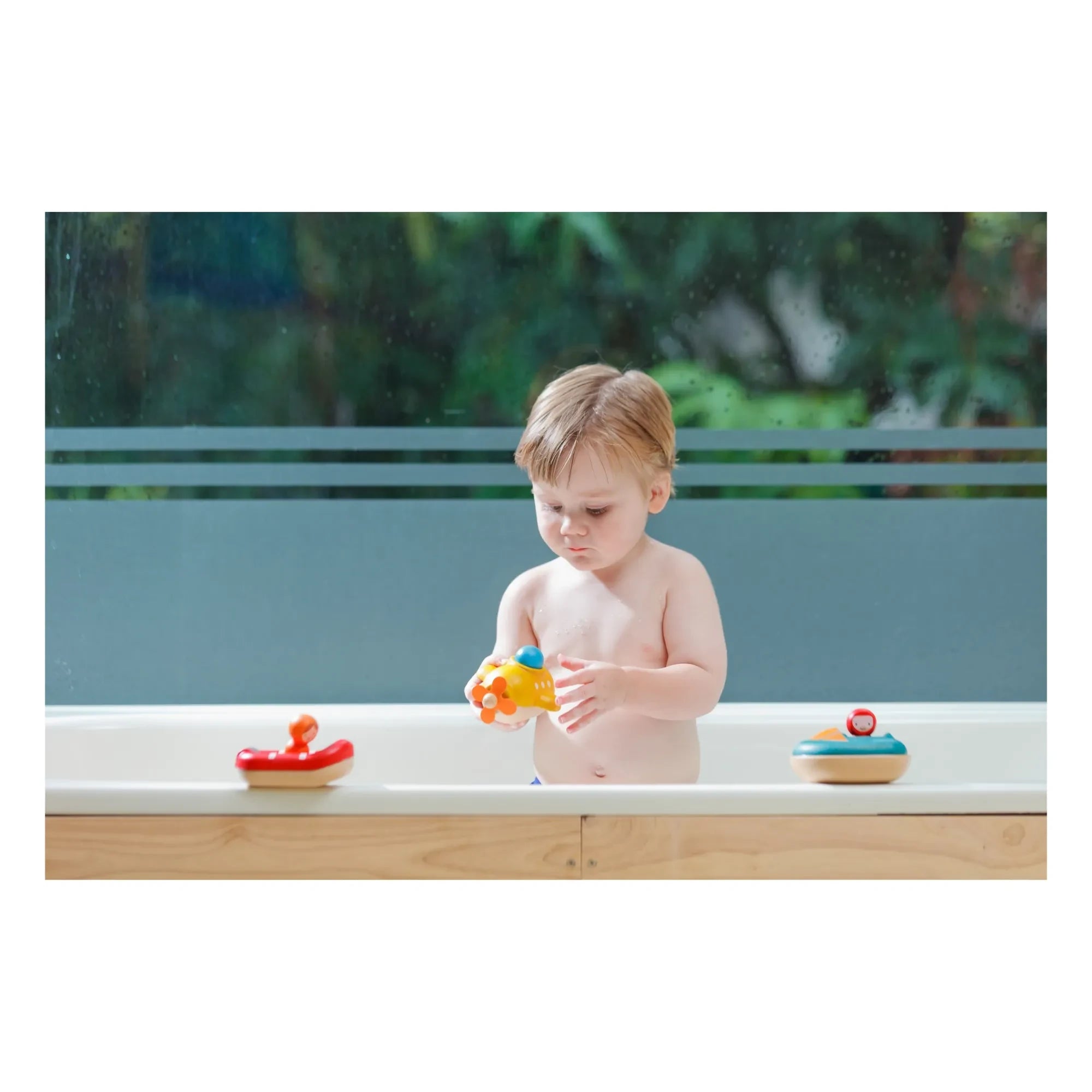 Plan Toys - Schwimmendes Schnellboot-Spielzeug