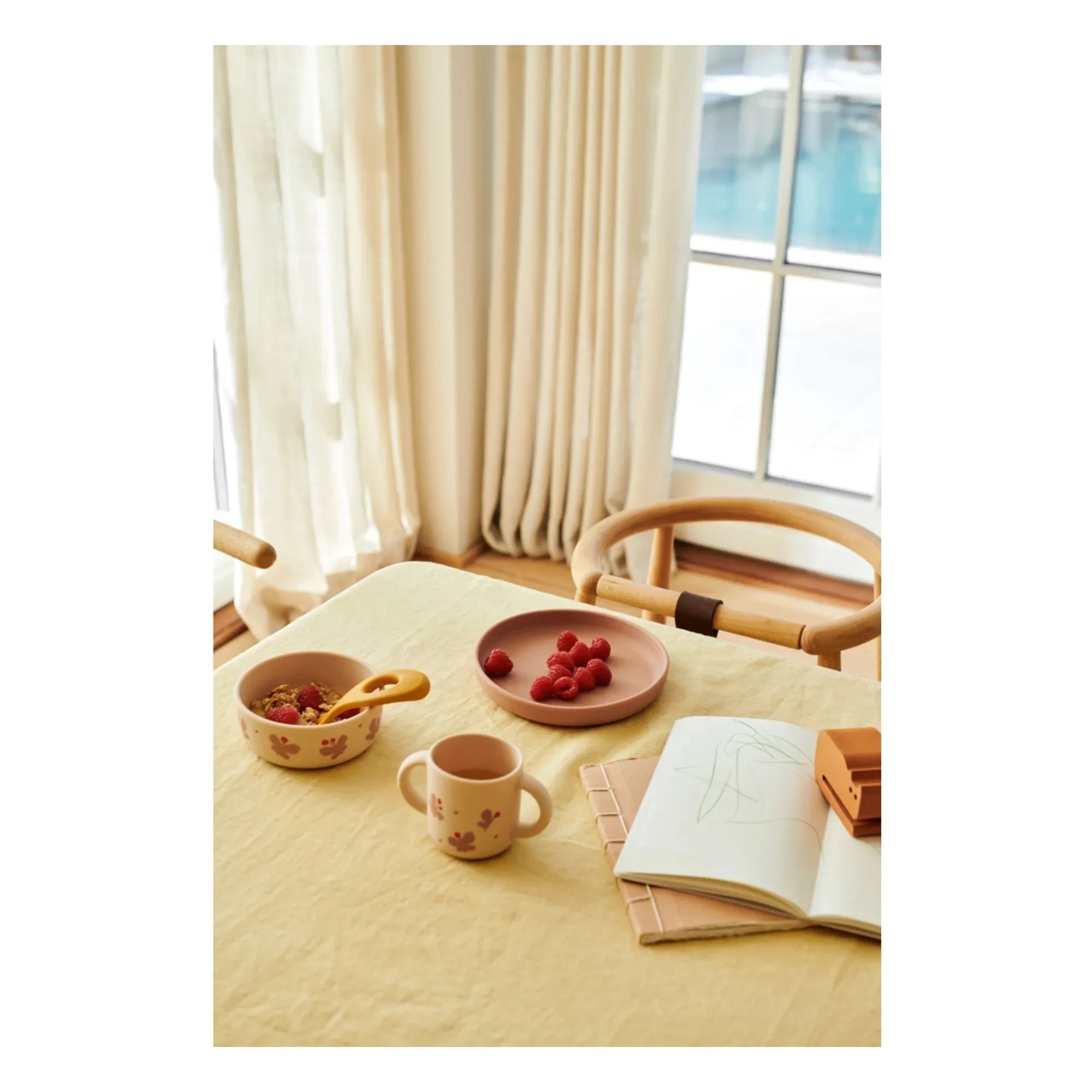 Liewood – Vivi Geschirr-Set aus Silikon – 4er-Set | Butterfly/Apple Blossom