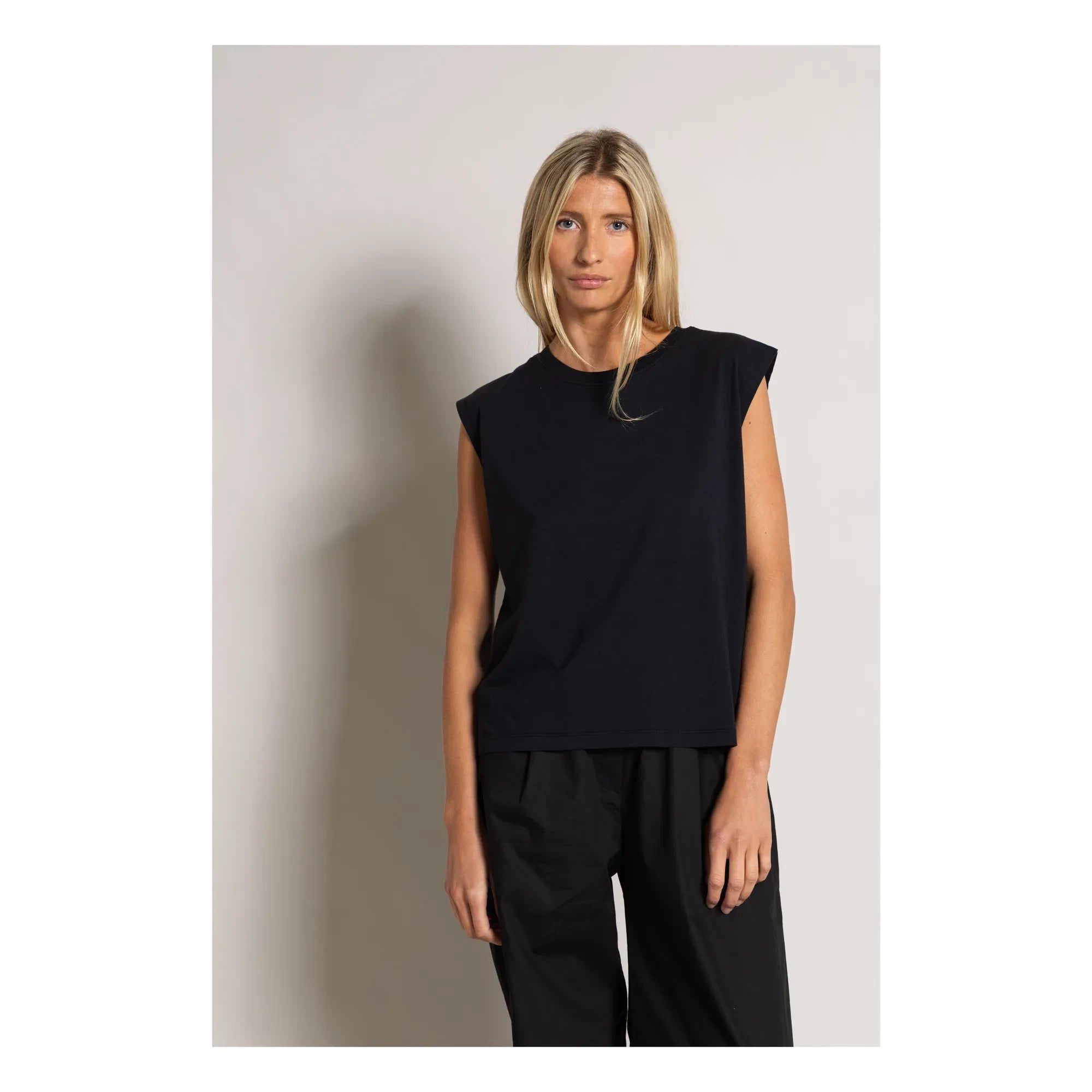 Smallable Woman - Freja Organic Cotton Sleeveless T-Shirt | Schwarz