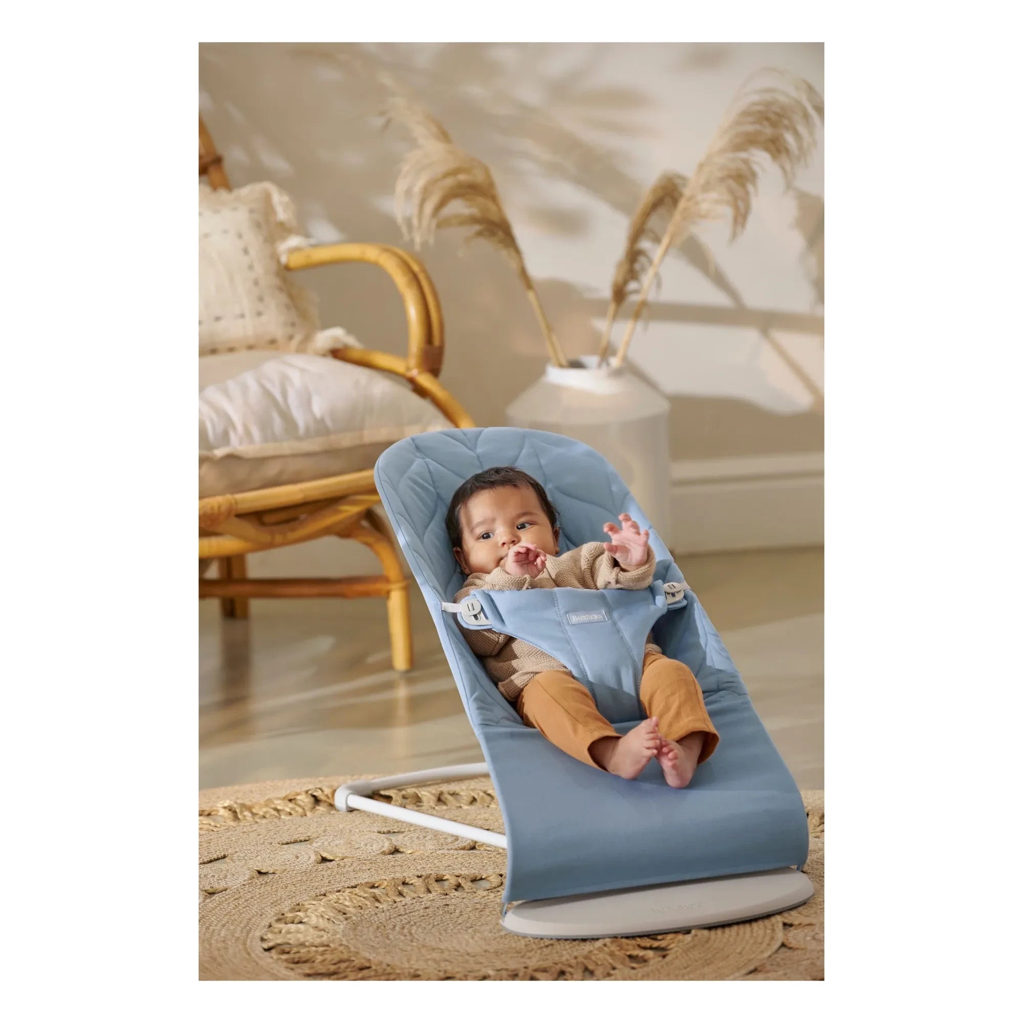 BabyBjörn – Wippe Bliss aus gesteppter Baumwolle, Petal | Blau