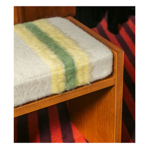 The Socialite Family - Chiesa gestreifter Mohair-Hocker | Gelb