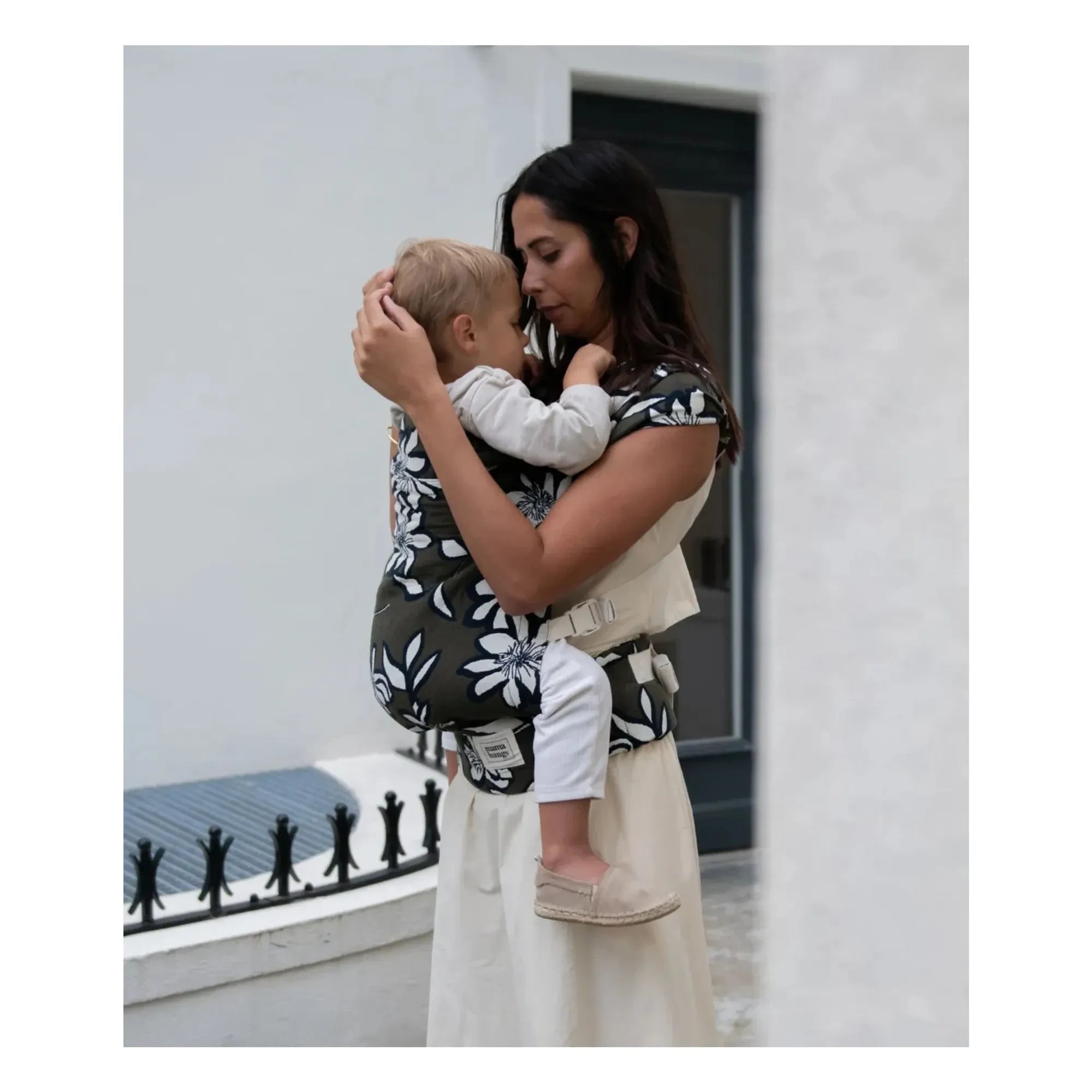 Mama Hangs - Babytrage Carry & Bloom | Khaki
