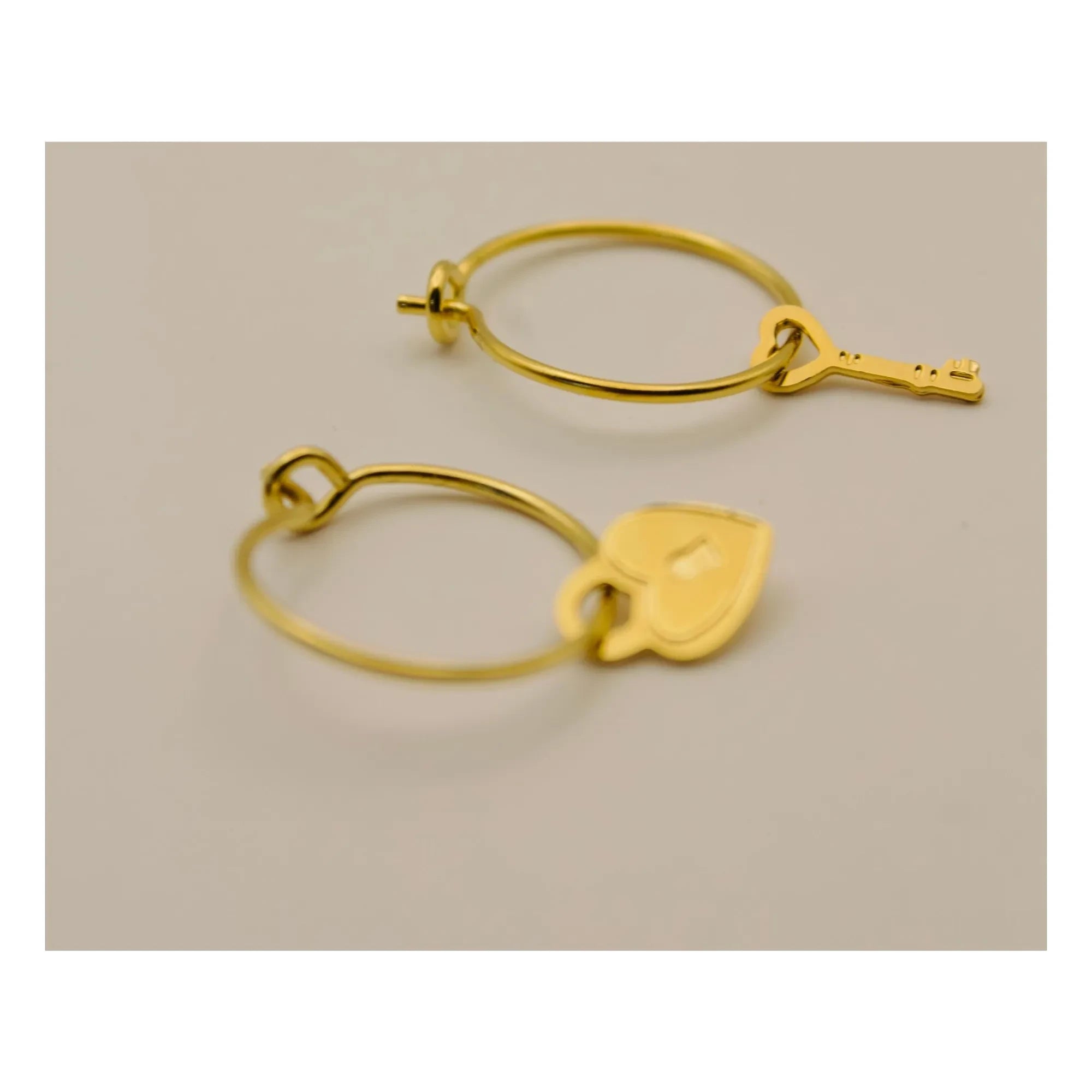 Adorabili - Versteckte asymmetrische Ringohrringe | Gold