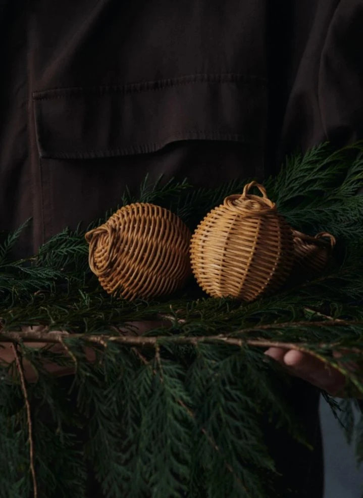 Ferm Living - Gewebte Rattan-Weihnachtsschmuck - 2er Set