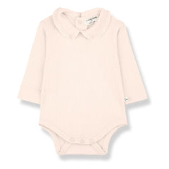 1+ in the family - Gerippter Body mit Claudine-Kragen Nina | Beige Rosa