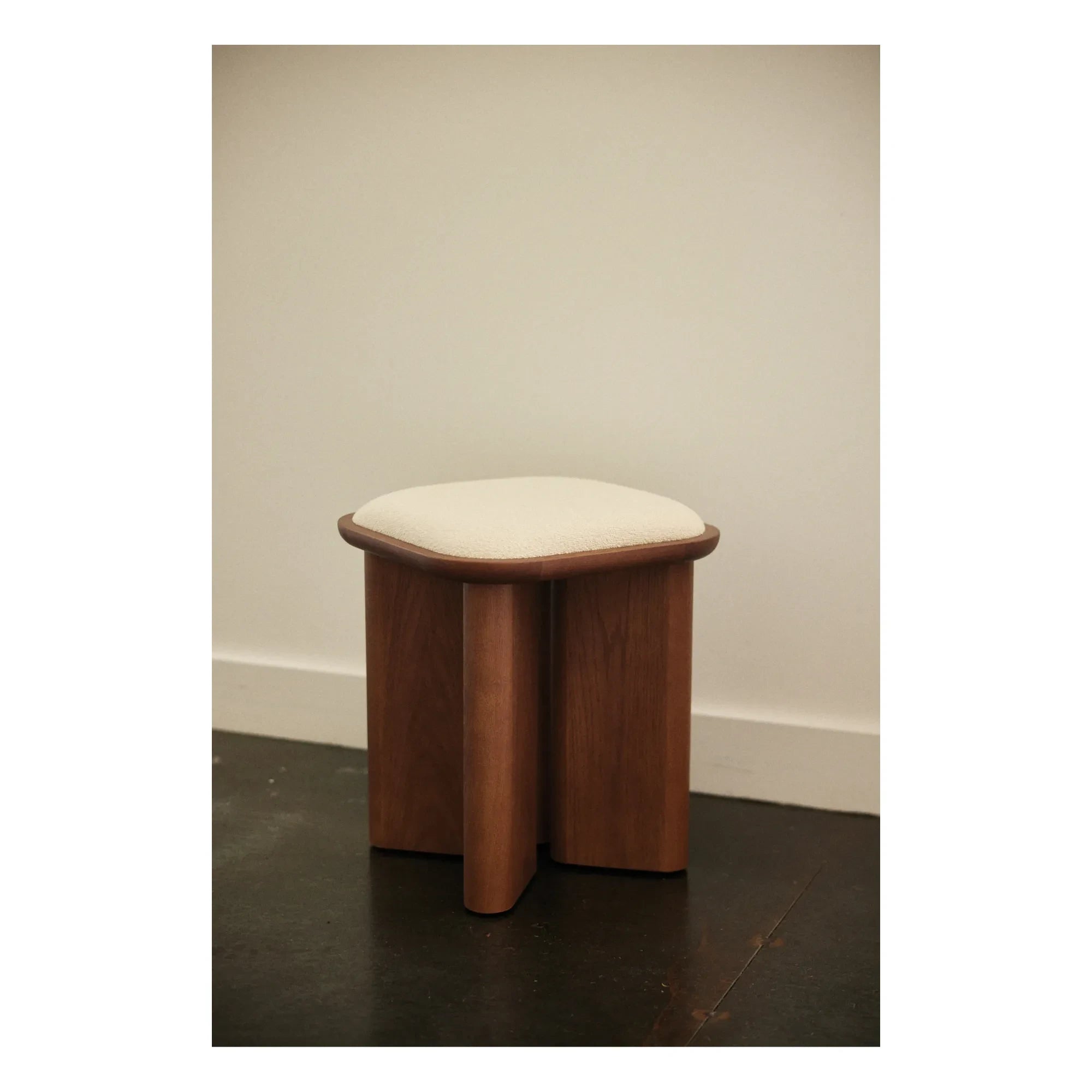 Gabrielle Paris - Lazarus Pouf | Walnuss