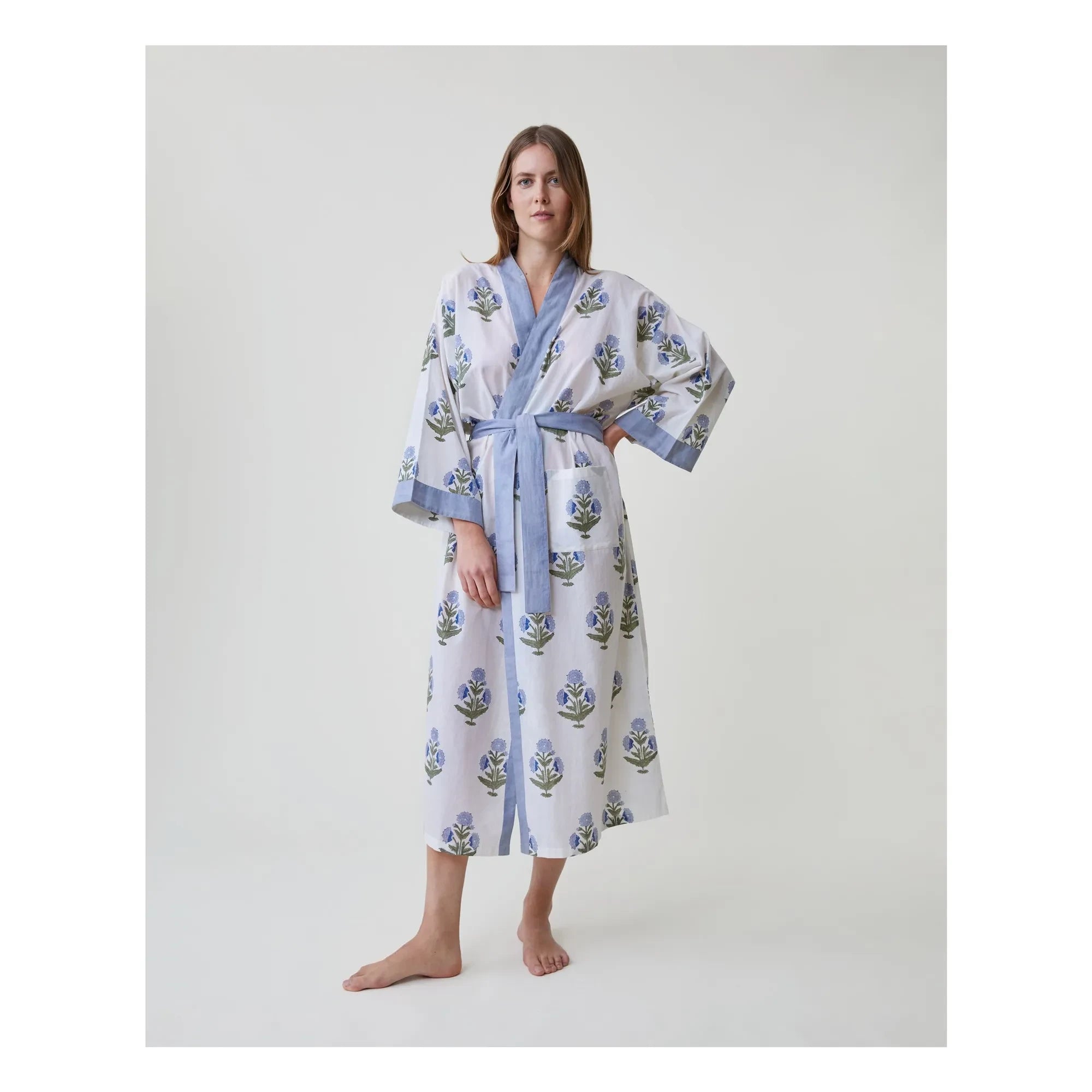 Scarlette Ateliers – Kimono mit Mohnblumenmuster „Clark“ | Weiß
