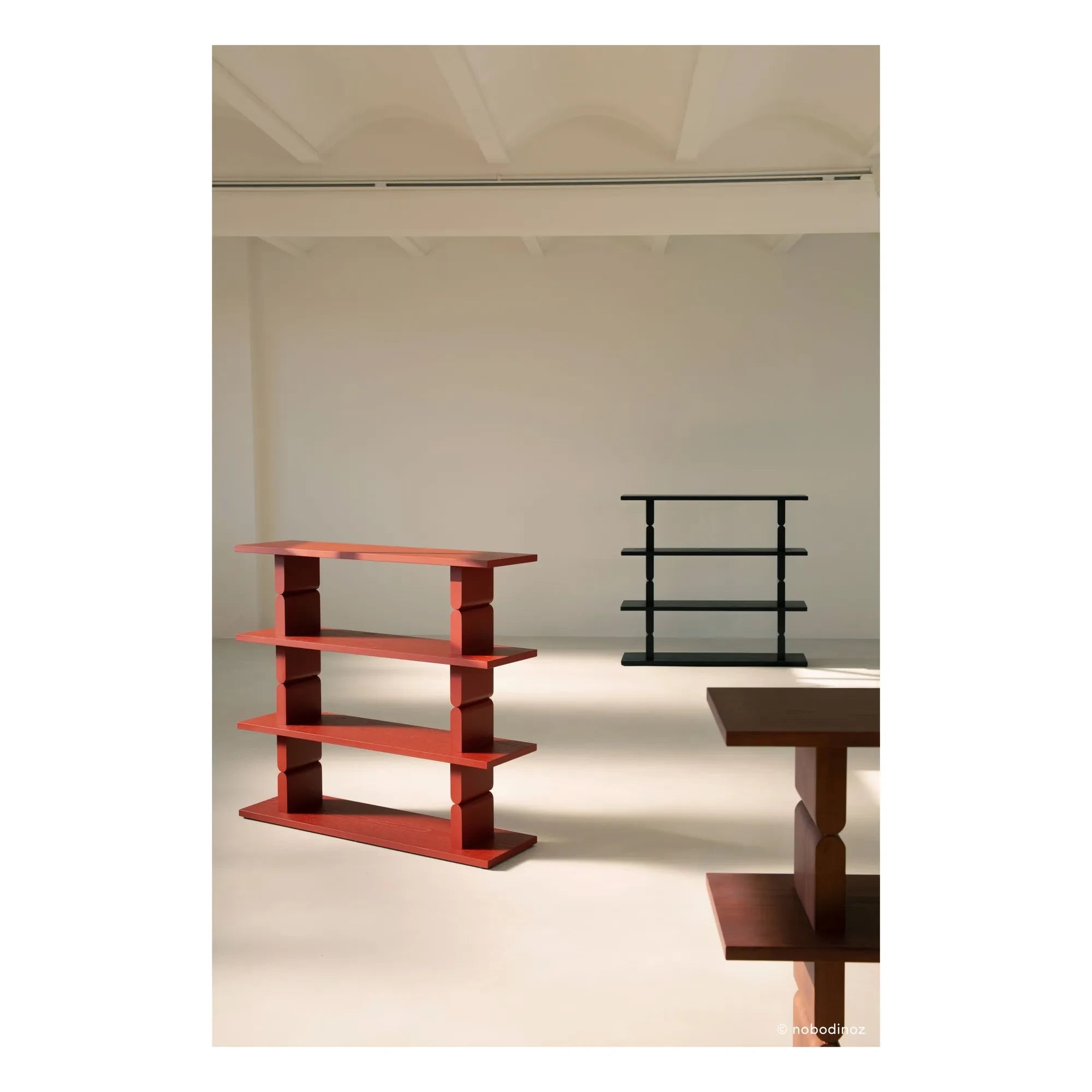 Nobodinoz - Noon Bücherregal aus lackiertem Holz | Rouge Brun