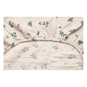 garbo&friends - Bezug für Wickelauflage aus Baumwollmusselin mit Heidelbeeren | Elfenbein