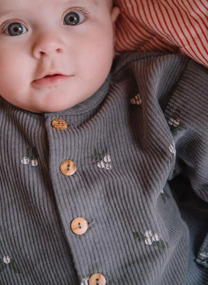 Studio Bohème - Big Papi Blumenmuster Wellencord Bio-Baumwolle Overall | Blau