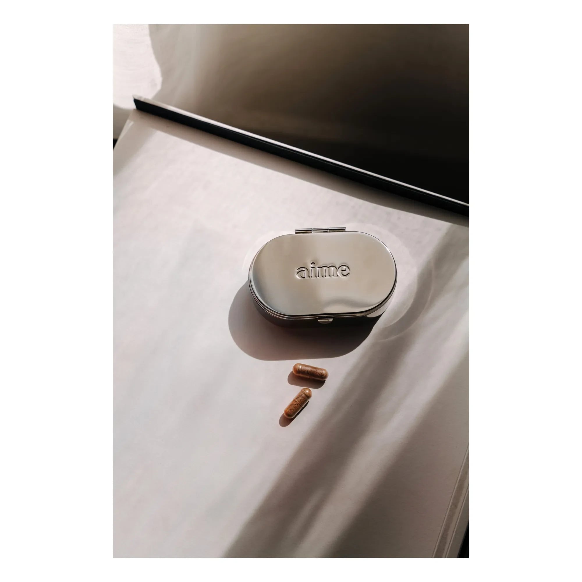 AIME - Reise-Pillendose | Silber