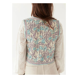 Maison Hotel - Purple Paradise Karina ärmellose Strickjacke | Hellblau