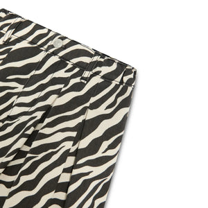 Die neue Gesellschaft - Dakota Zebra Etek | Er