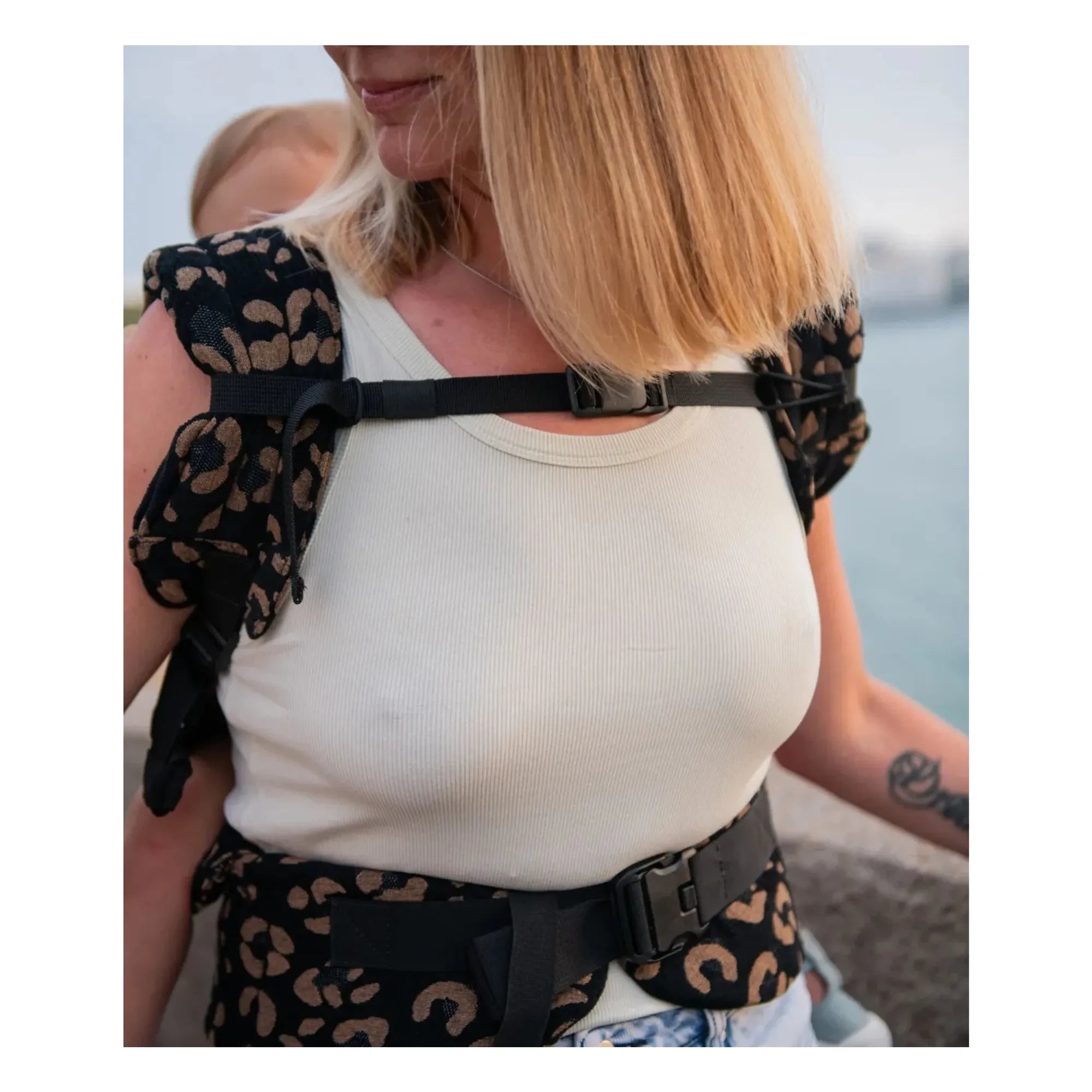 Mama Hangs - Carry & Bloom bebek taşıyıcı | Siyah Leopar
