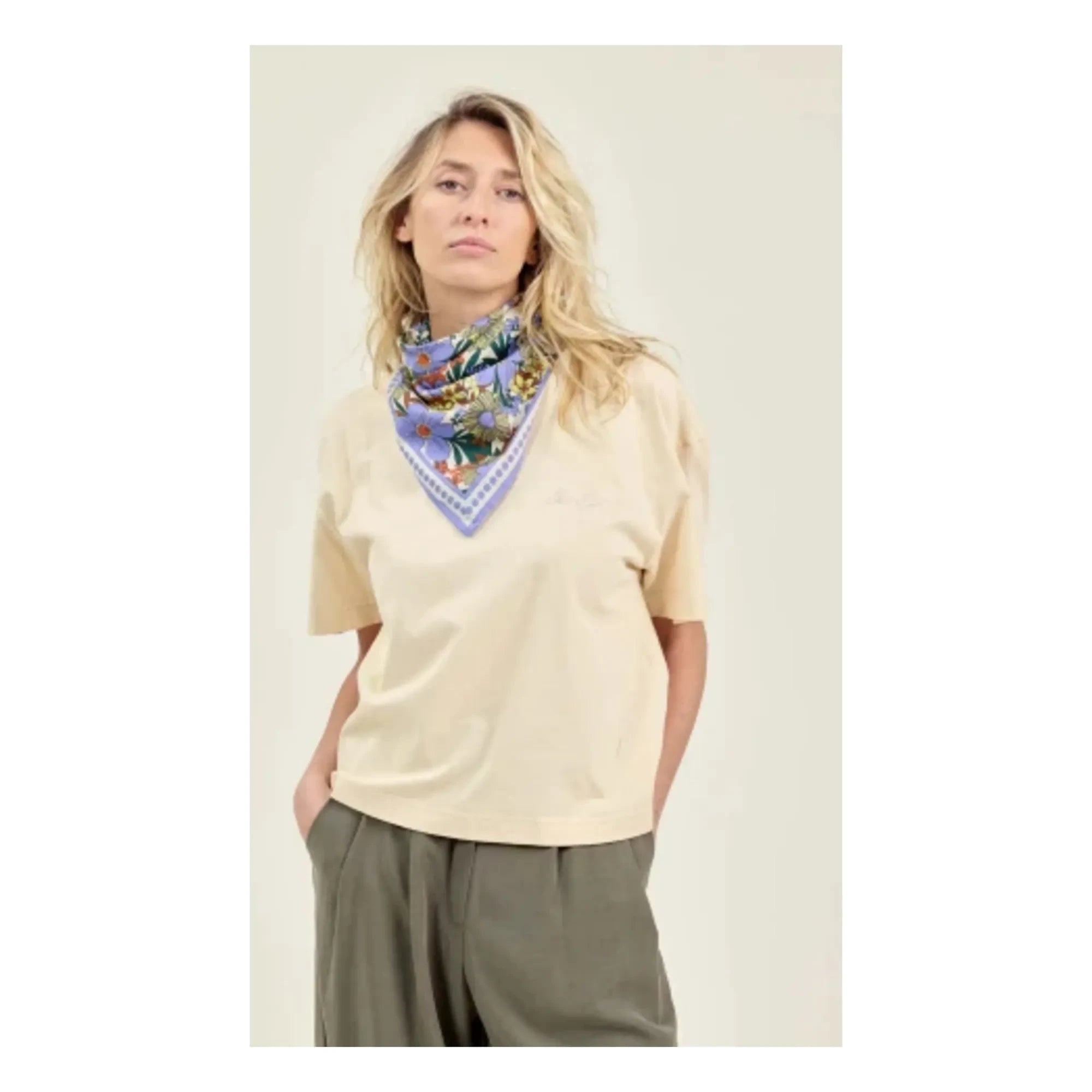 Apaches - Latika Schal mit großem Blumenmuster | Blau