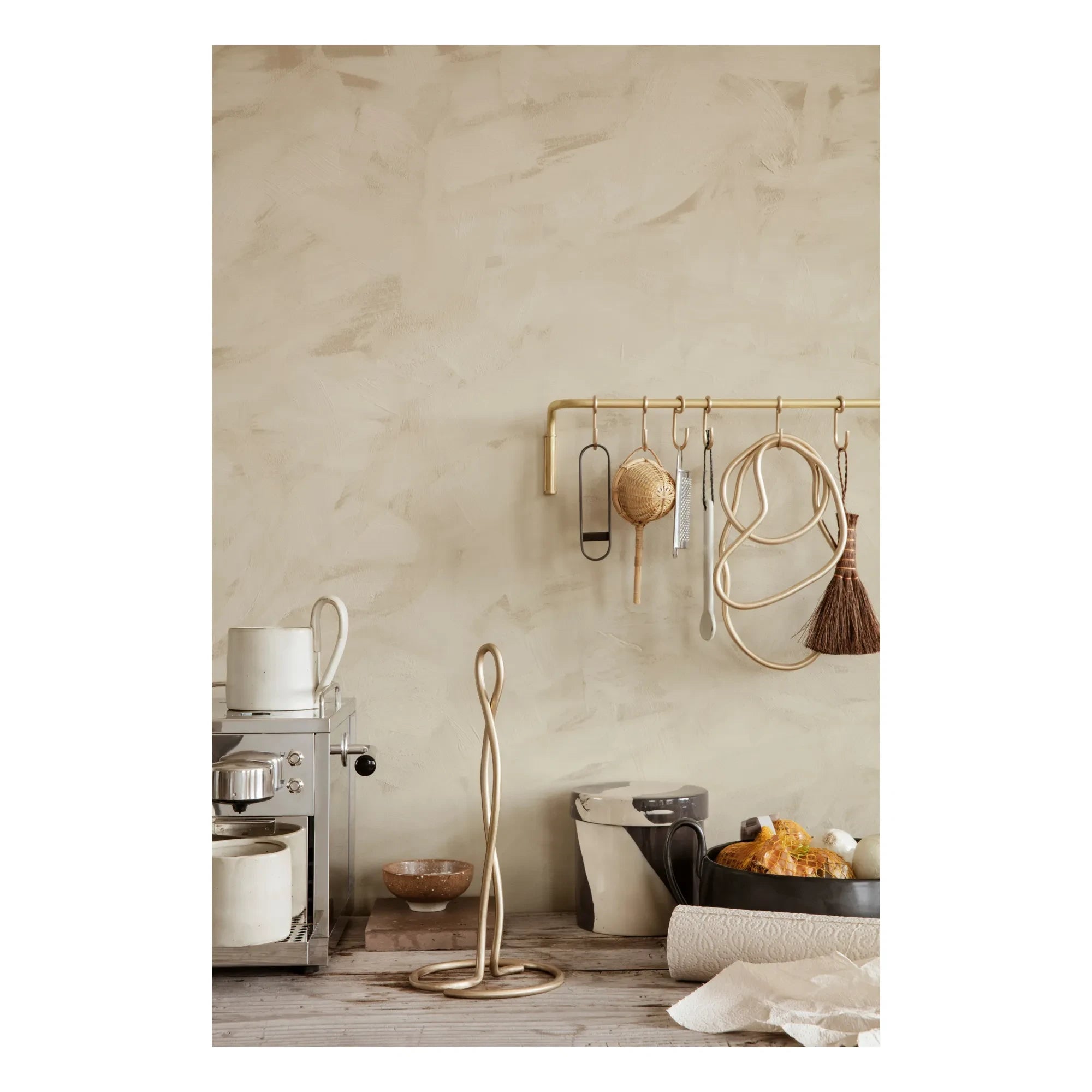 Ferm Living - Curvature Küchenrollenhalter | Gold