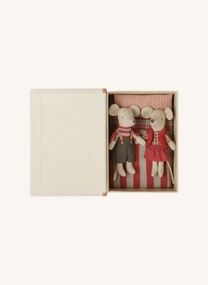 Maileg - In einer Buchform Box ein Paar Weihnachtsmäuse