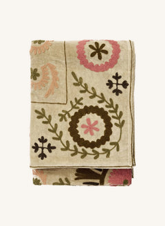 Madam Stoltz - Suzani bestickte Samtdecke | Beige