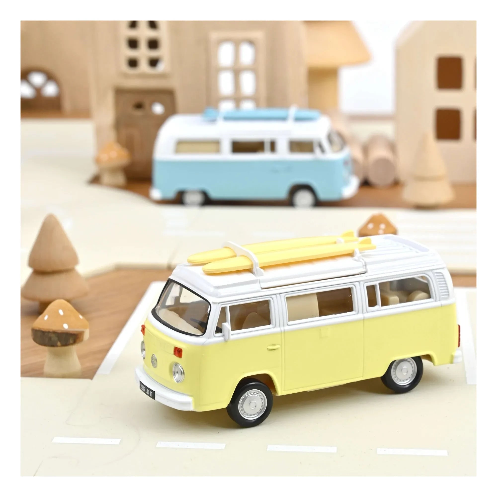 Norev - Volkswagen T2b Camper Van 1973 | Gelb