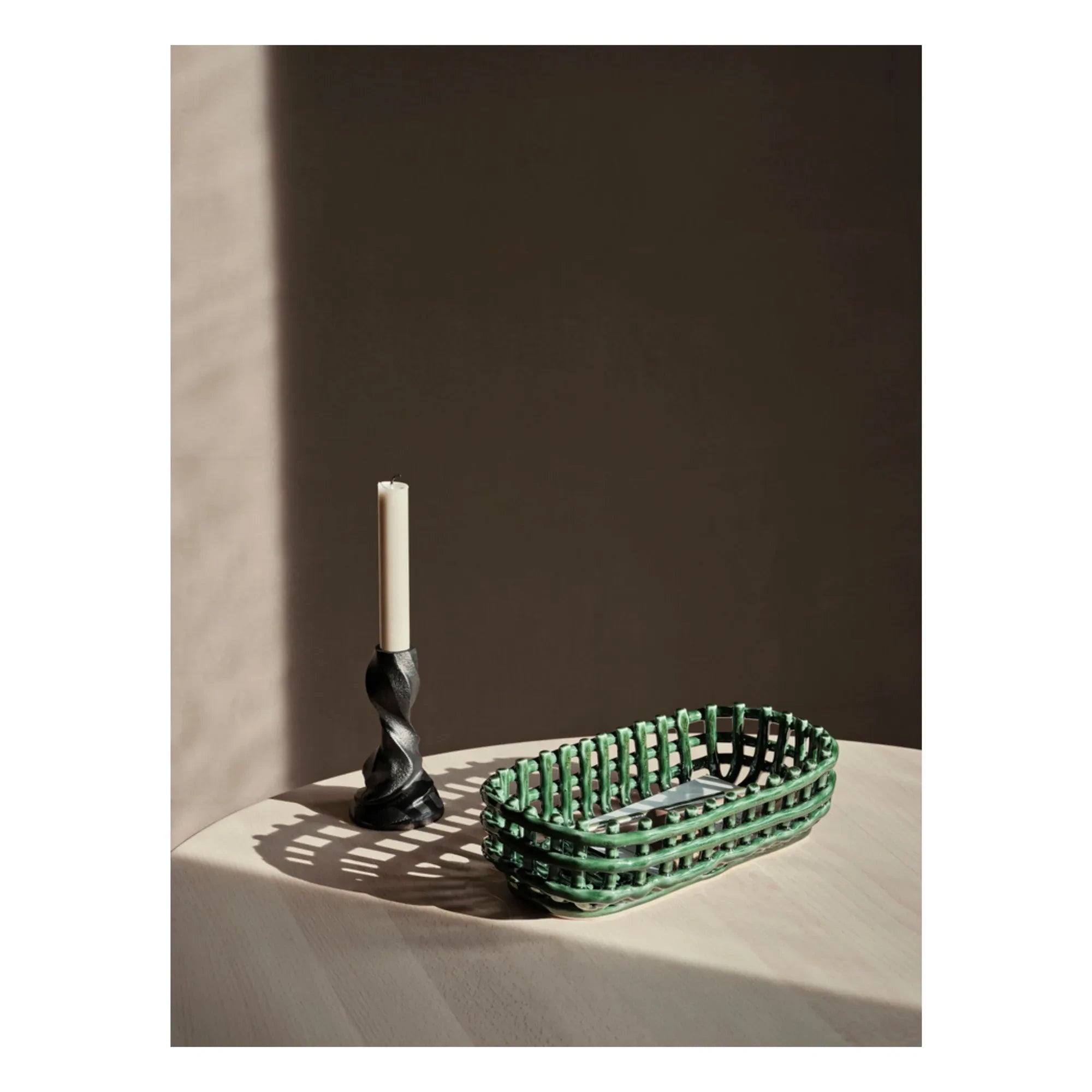 Ferm Living - Keramik-Ovalkorb | Smaragdgrün