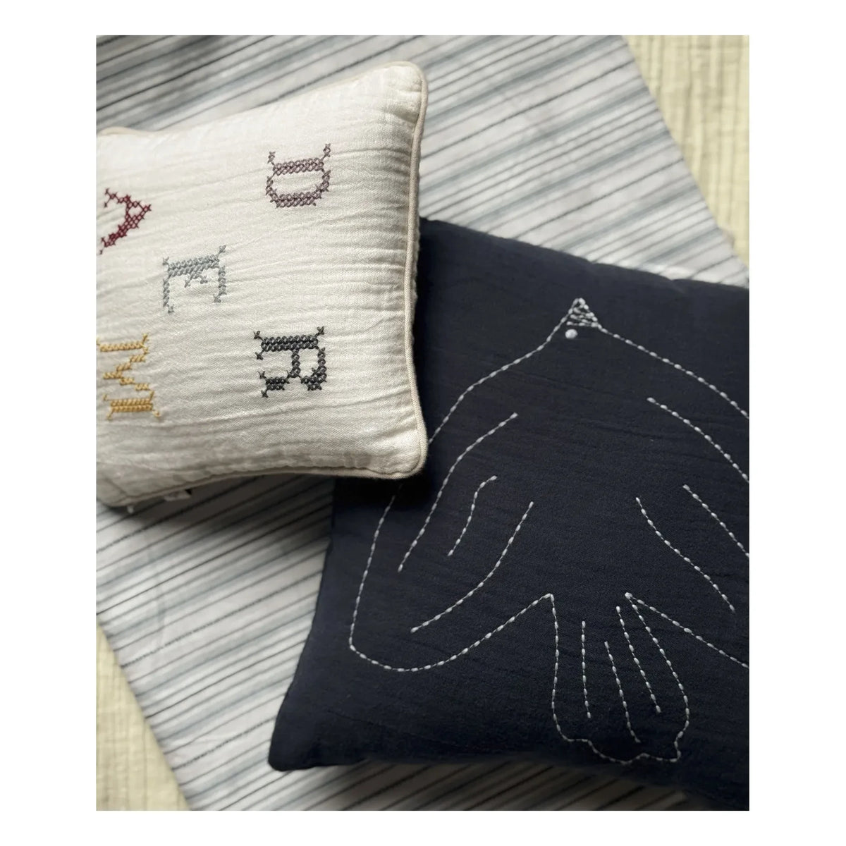 Editions Aimable - Hector Bird Kissen | Nachtblauer Mull