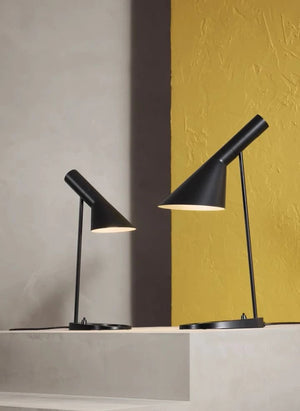 Louis Poulsen - AJ Tischlampe, Louis Poulsen | Schwarz