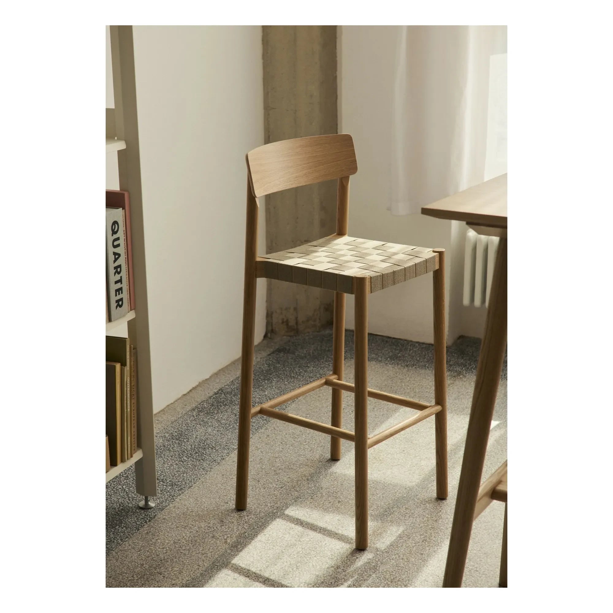 & Tradition - Betty TK15 Eichen-Natur-Rattan-Barhocker 75 cm | Eiche