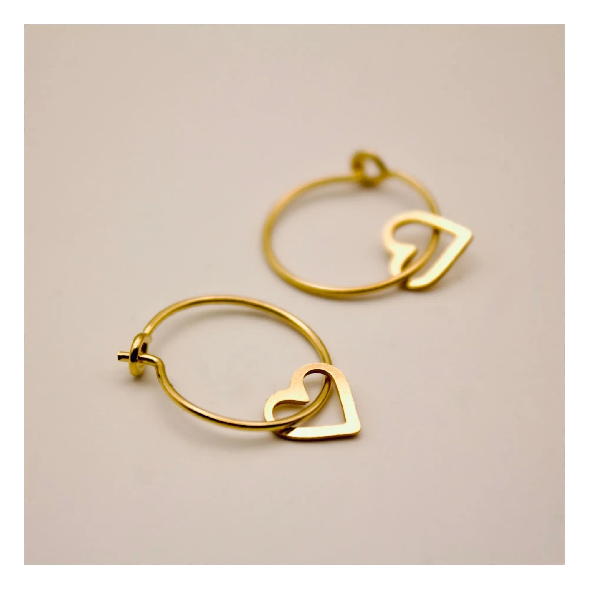 Adorabili - Dünne Herz-Ohrringe | Gold
