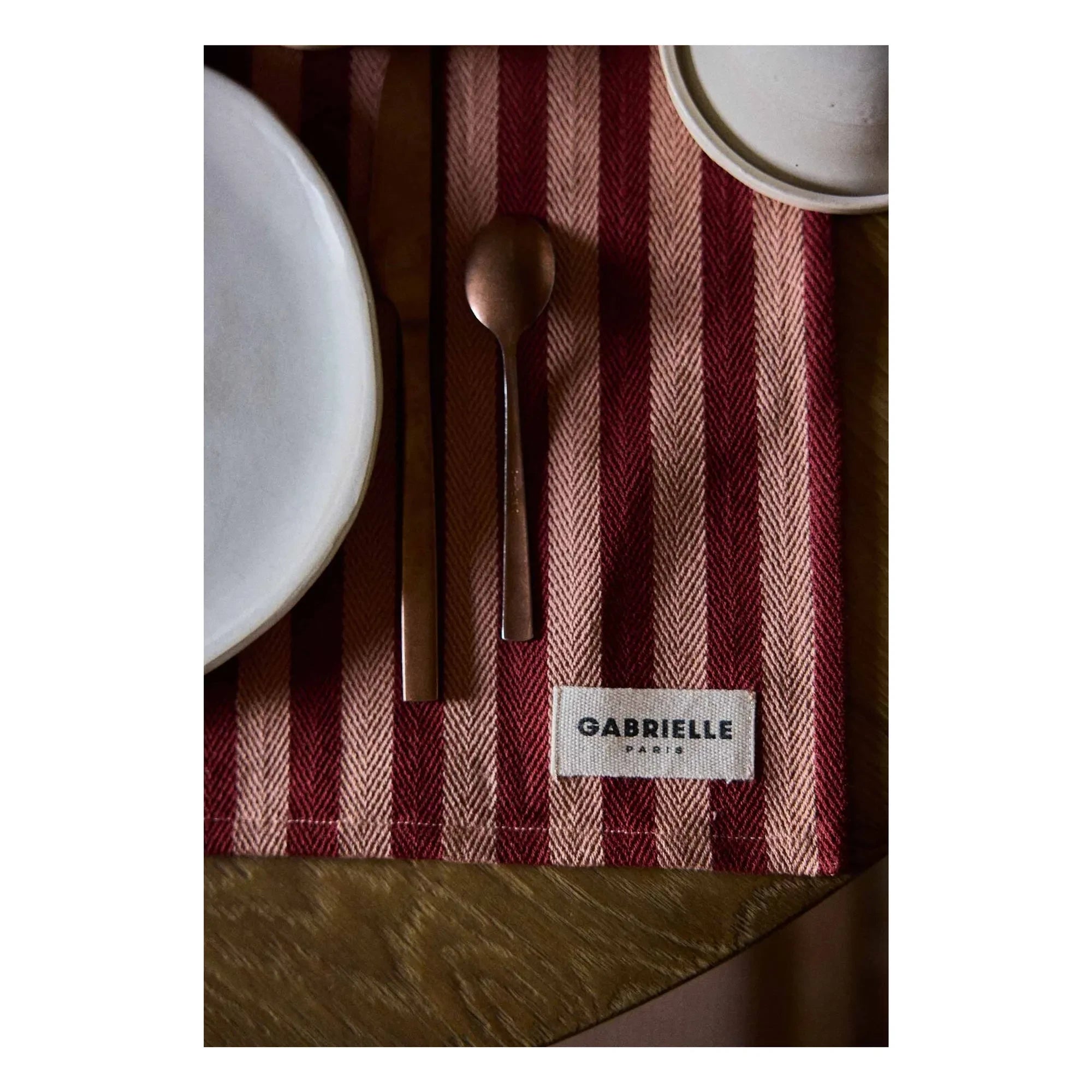 Gabrielle Paris - Garance gestreifter Tischset | Rot