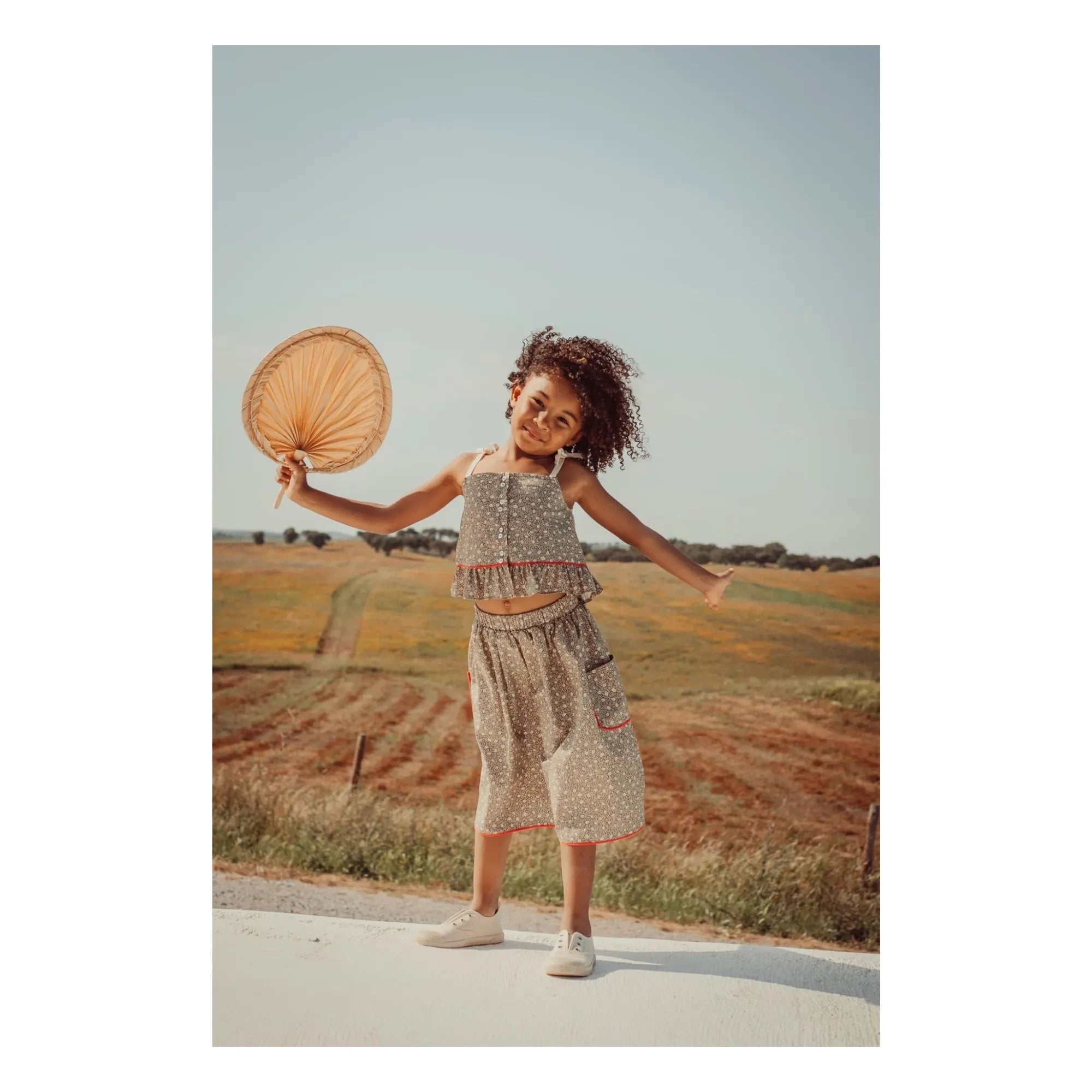 THE LiTTLE POETS - Amália Bestickter Rock | Khakibraun