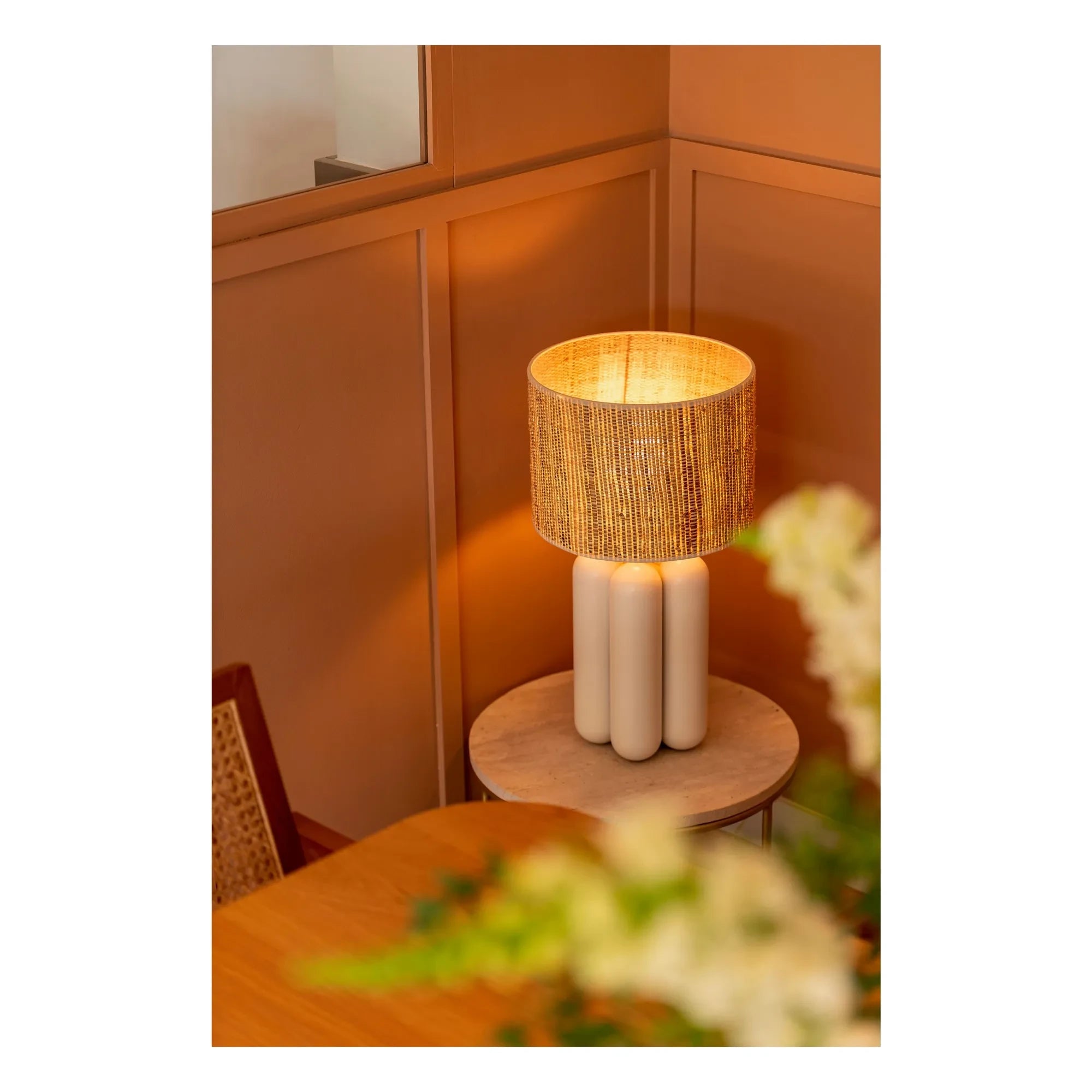 Cosin - Tischlampe Charlotte mit Bastschirm | Creme