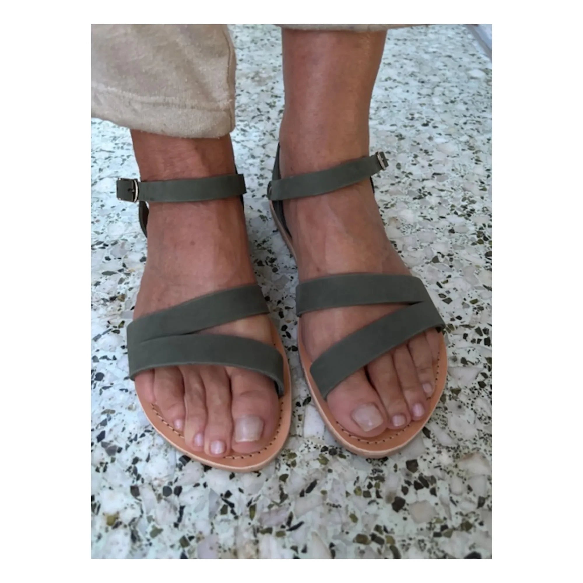 Théluto - Iris Nubuk Sandalen | Khaki