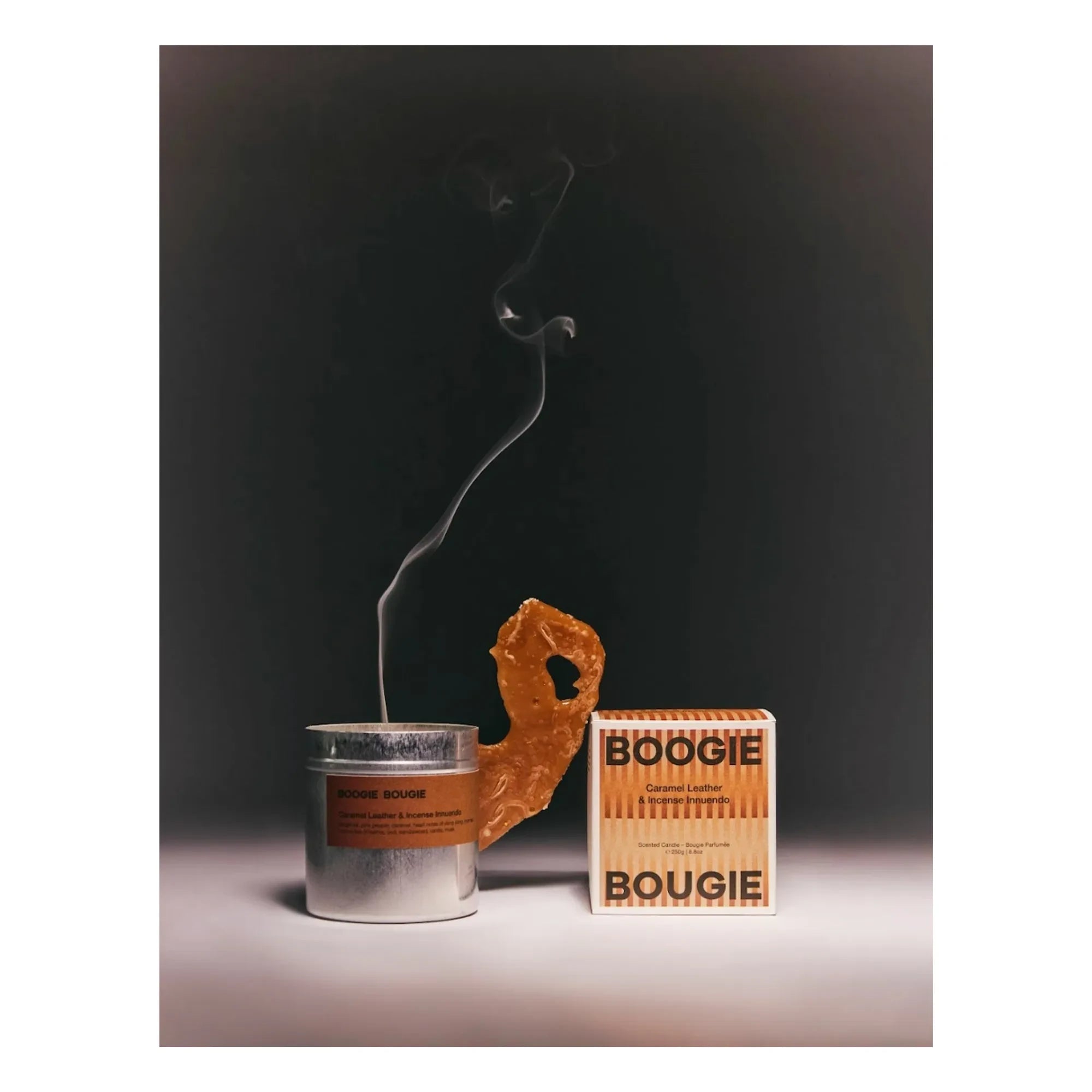 Boogie Bougie - Karamell Leder & Räucherstäbchen Innuendo Duftkerze