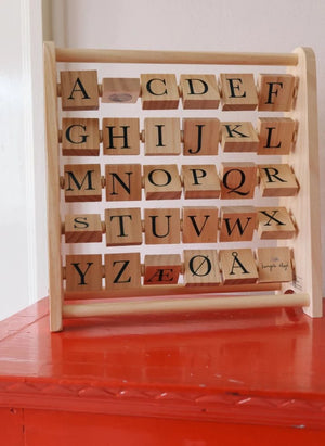Konges Sløjd - FSC-zertifizierte Holz-Alphabet-Abakus