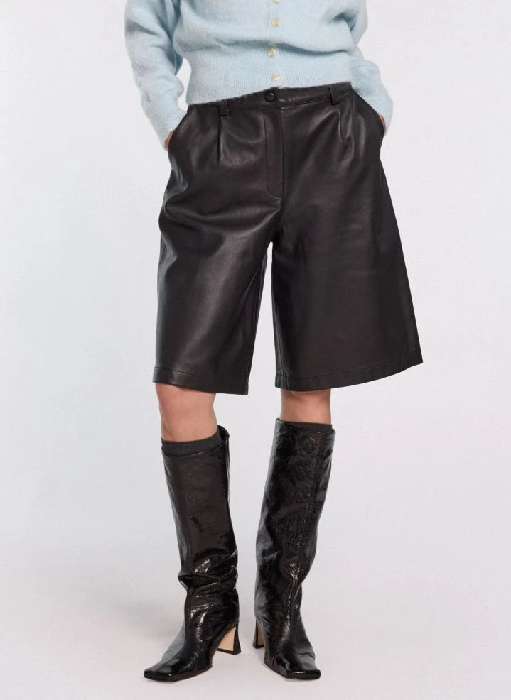 Nitah - Karl Shorts | Schwarz