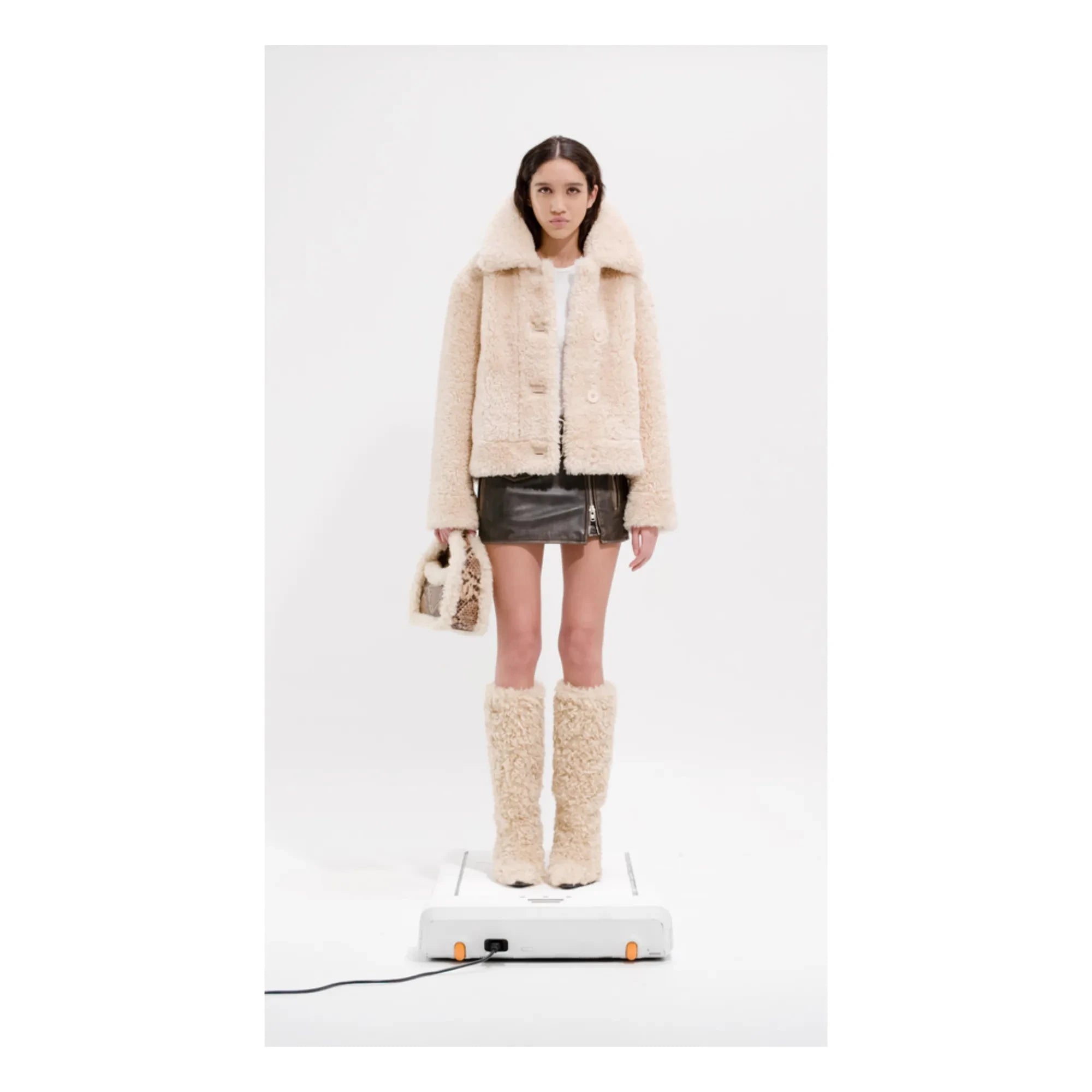 Stand Studio - Melina Kurzmäntel | Sand