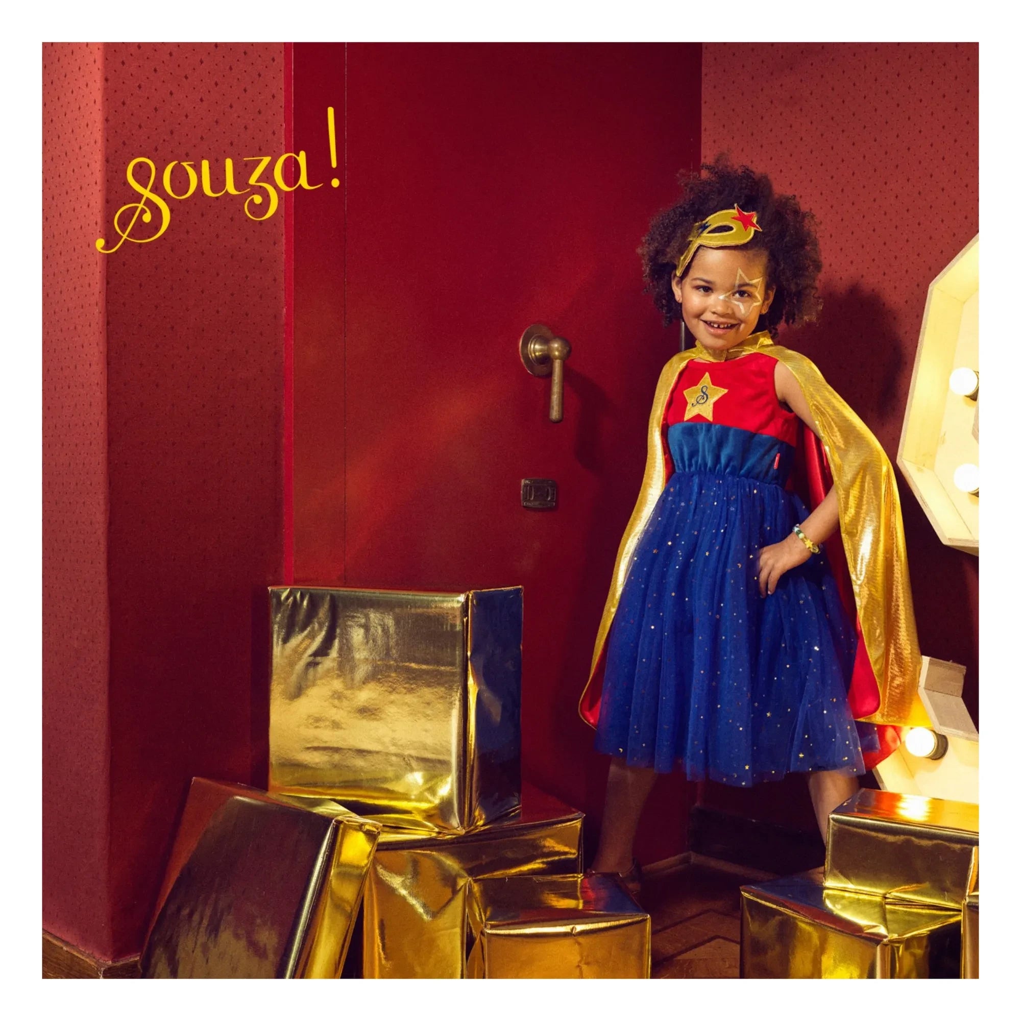Souza - Im Superhelden-Outfit