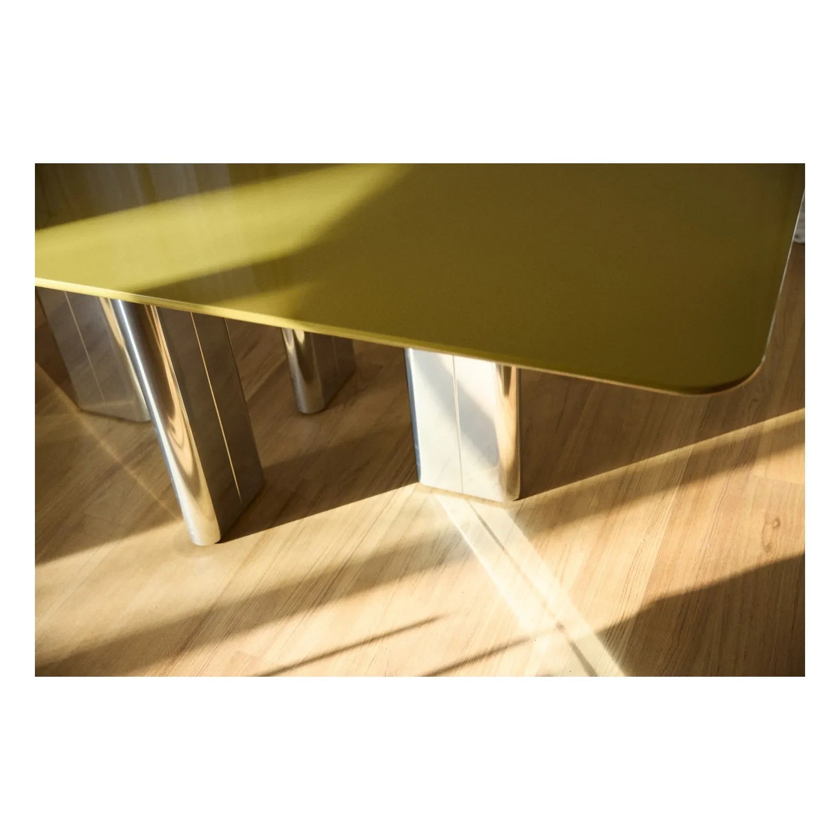 Gabrielle Paris - Chrysoline Lackierter Holz-Esstisch | Amber